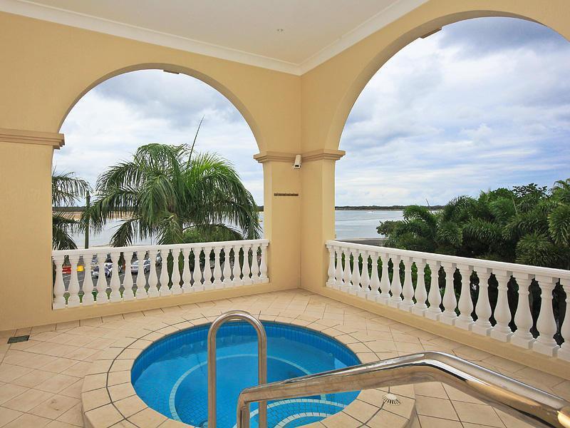 Grand Hotel Gold Coast Apartment * Gold Coast