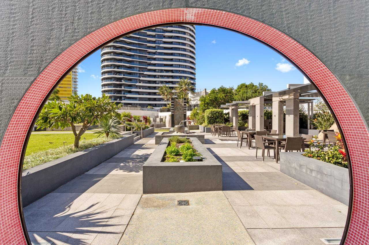 Oracle - 5 Star Luxury - Level 25 * Gold Coast