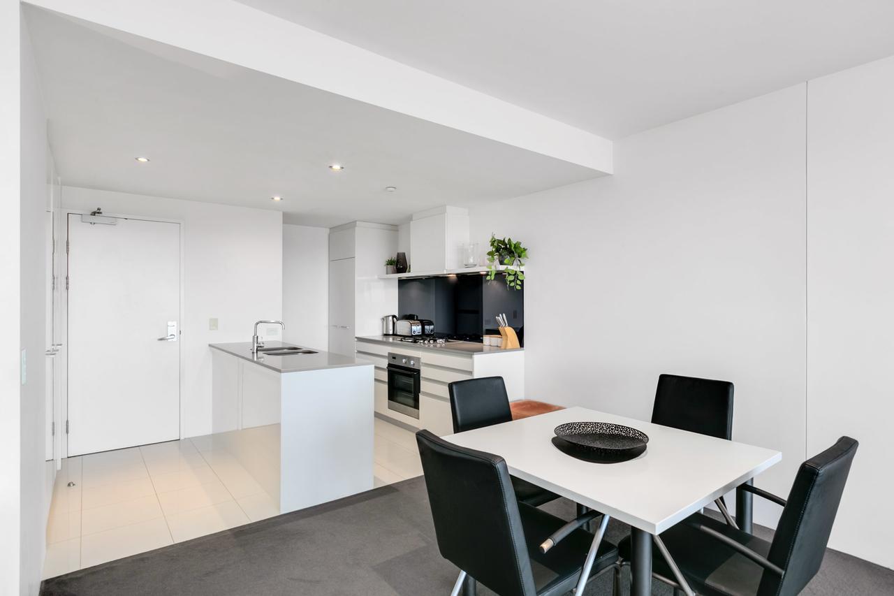 Circle On Cavill, And Sub Penthouses - We Accommodate * Gold Coast