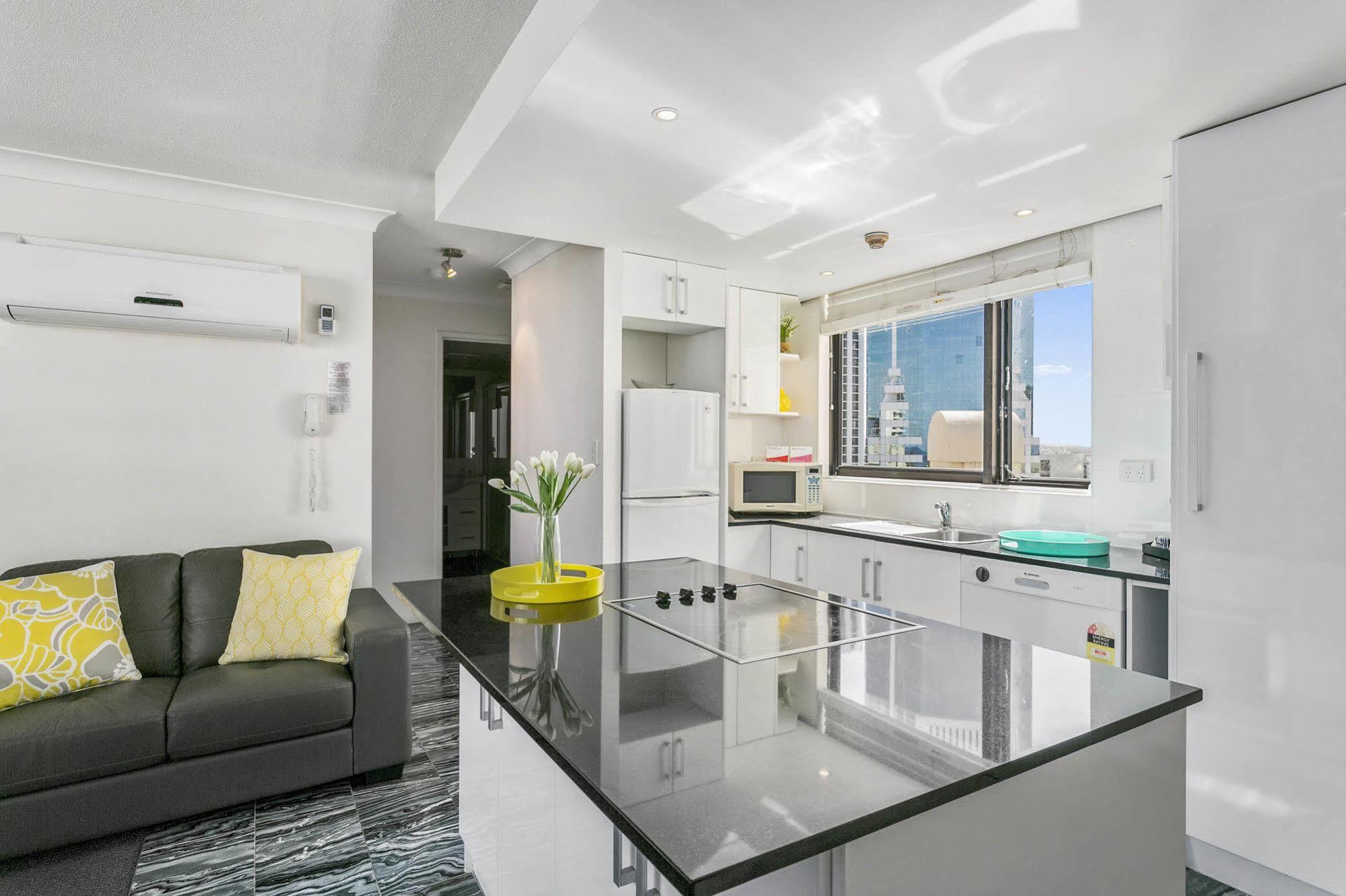 Breakfree Cosmopolitan Aparthotel 3*