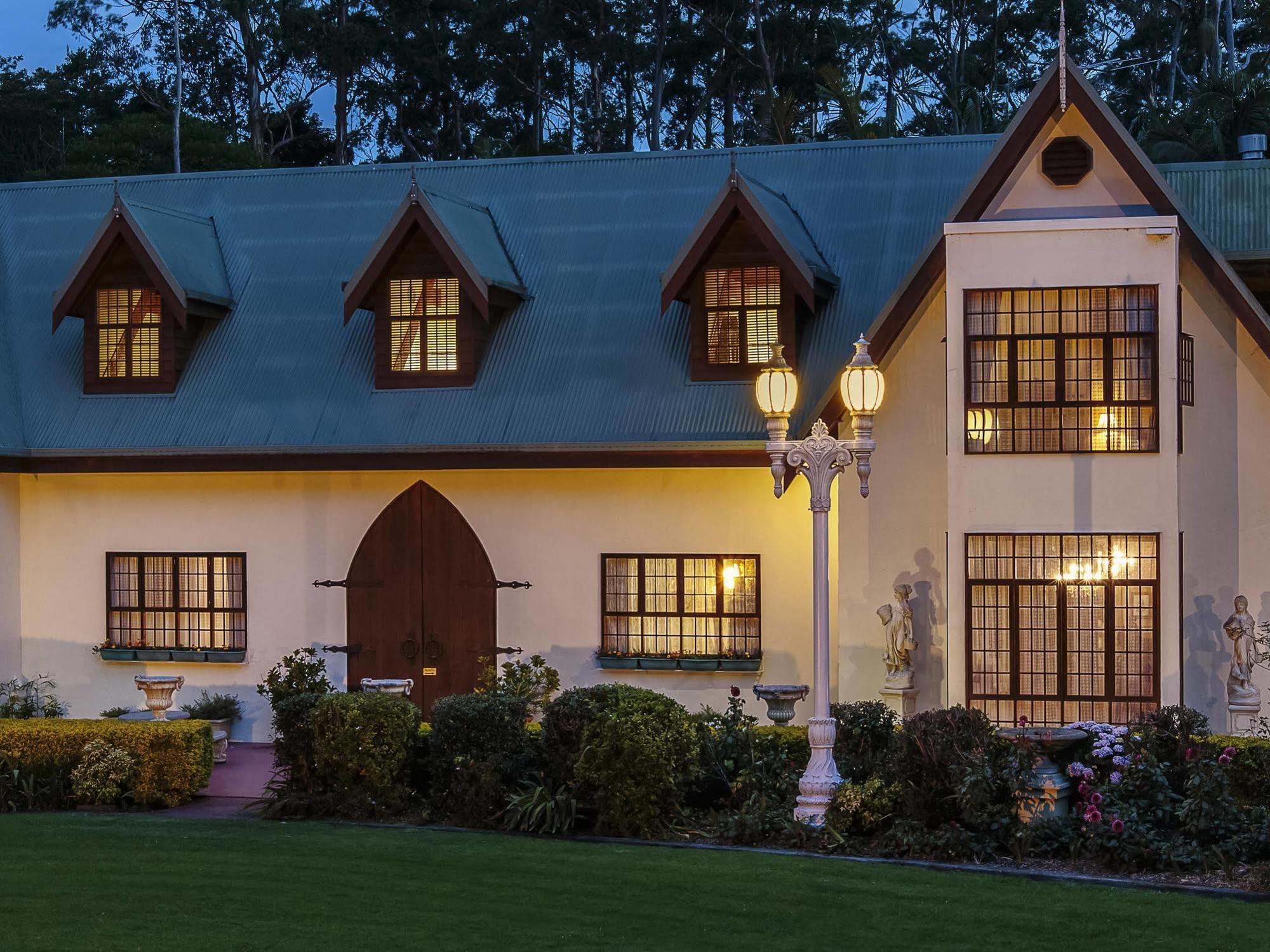 Mt Tamborine Stonehaven Manor 4*