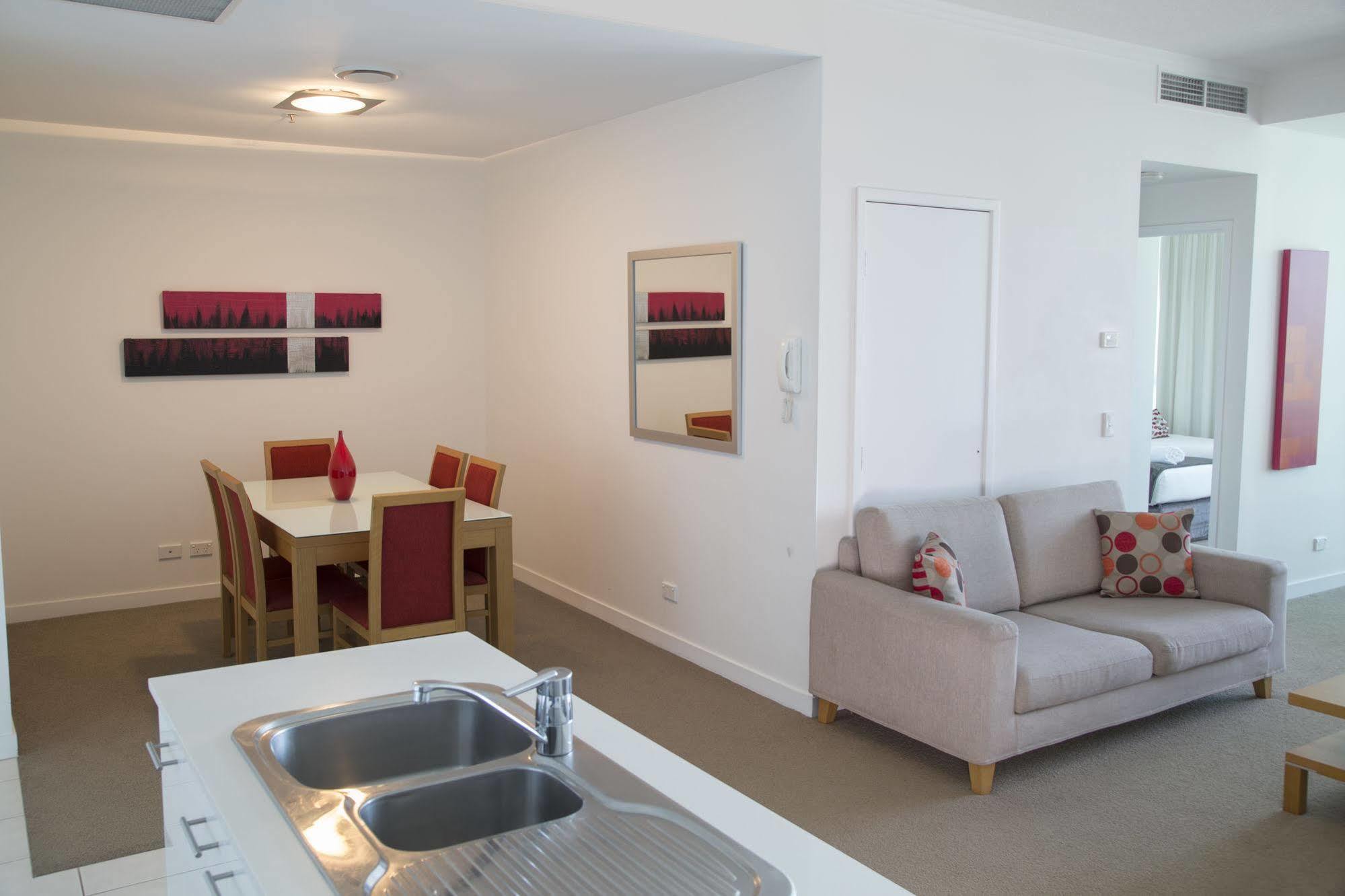 Ultiqa Freshwater Point Broadbeach 4*