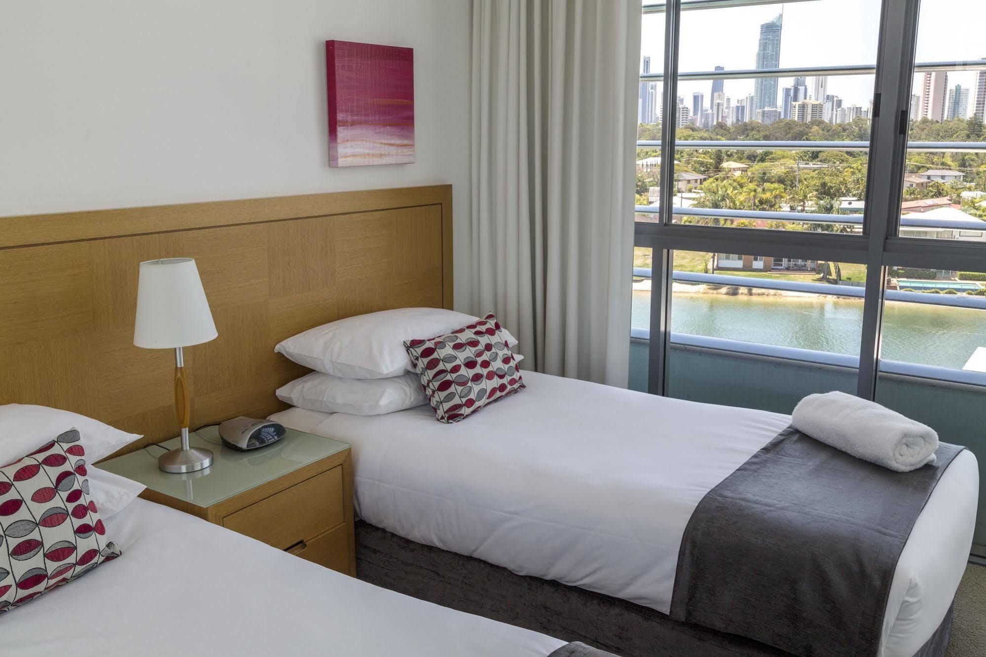 Ultiqa Freshwater Point Broadbeach 4* Gold Coast