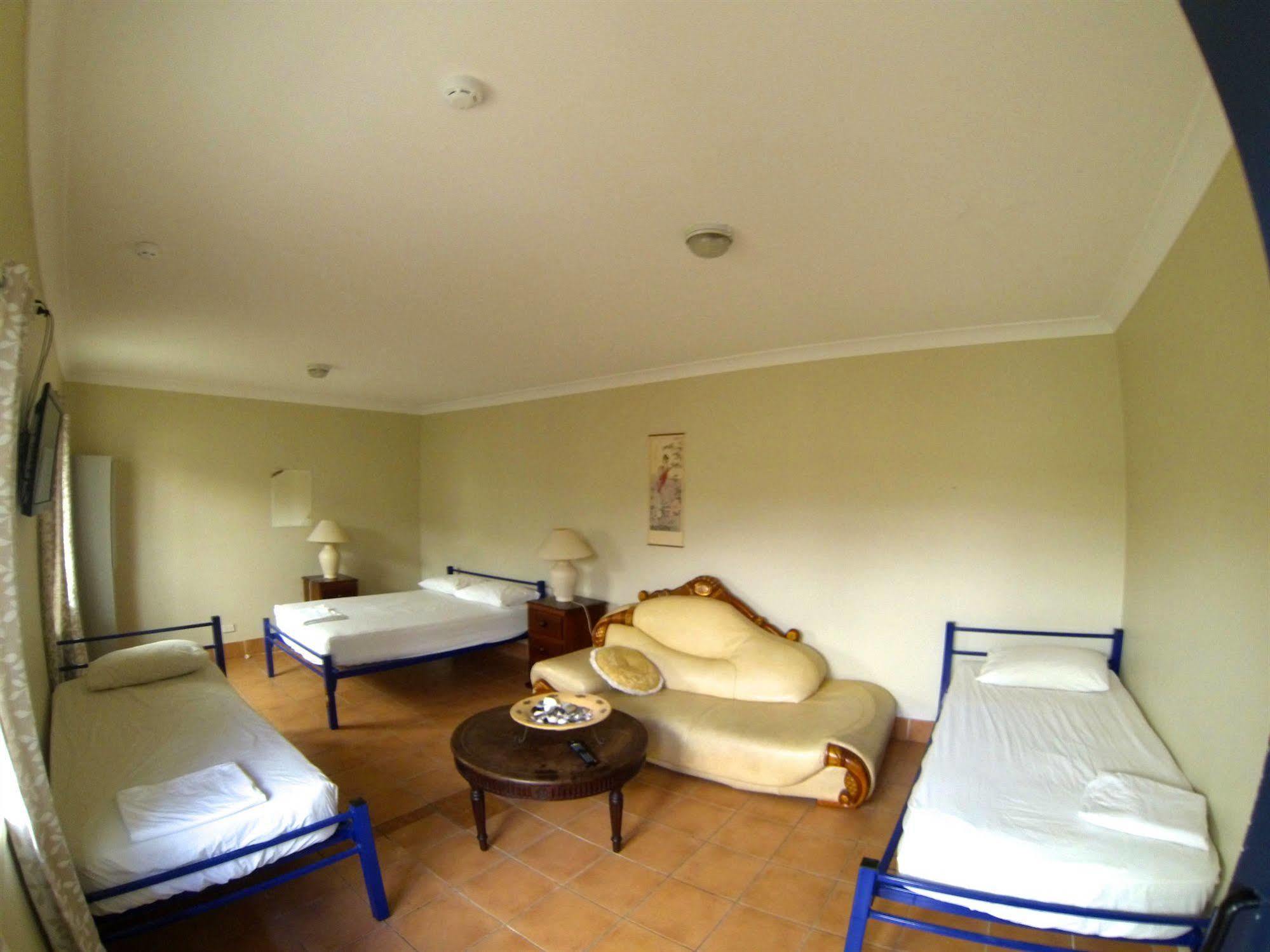 Hostel Budds In Surfers Backpackers