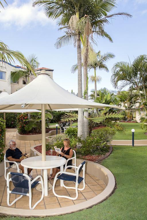 Golden Riviera Absolute Beachfront Resort Gold Coast