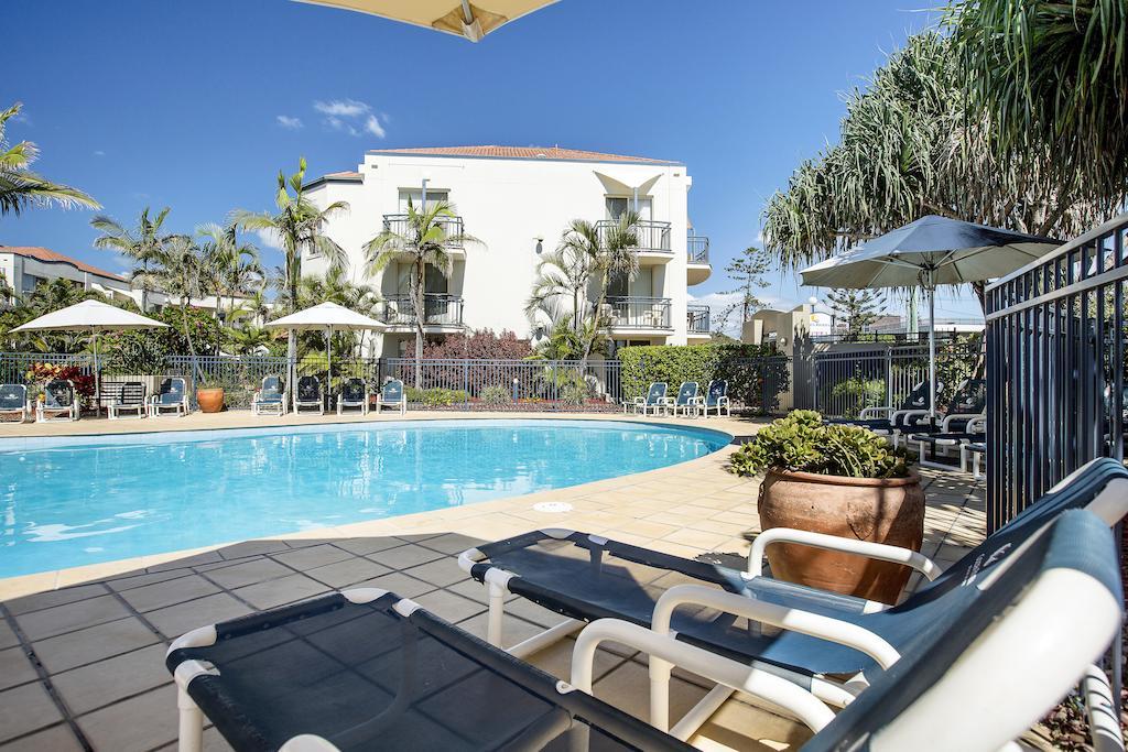 Golden Riviera Absolute Beachfront Resort 4*