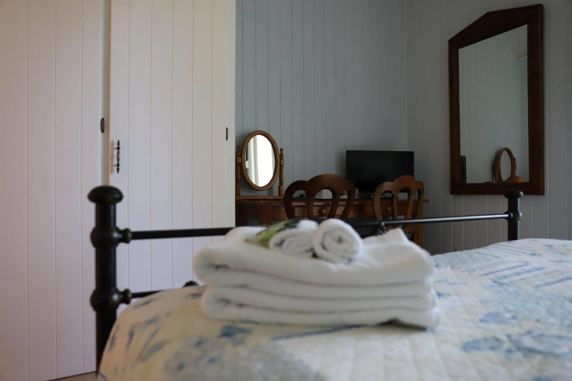 Hilltop On Tamborine Guest house