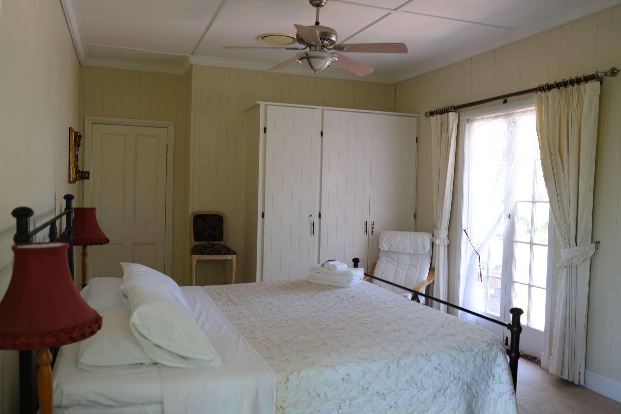 Hilltop On Tamborine Guest house 4*