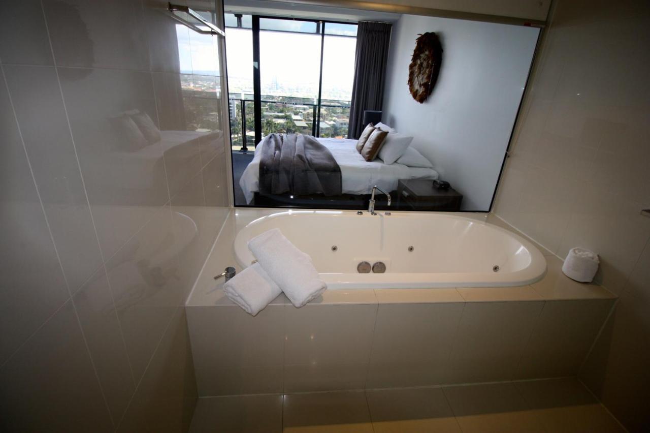 Cavill Avenue Luxury Private Apartment *