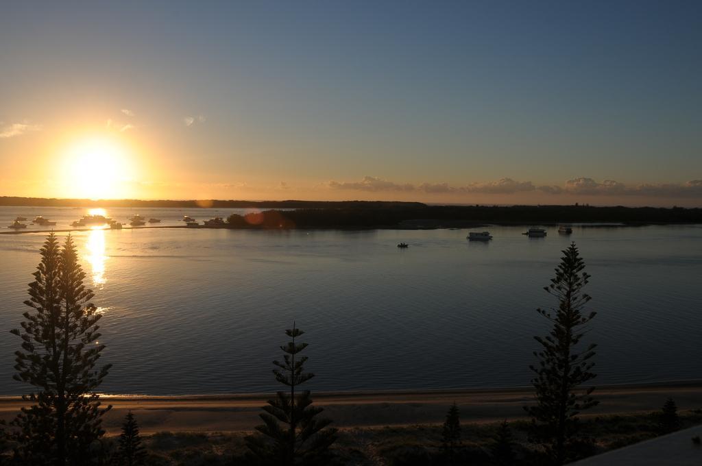 Royal Pacific Aparthotel 4*