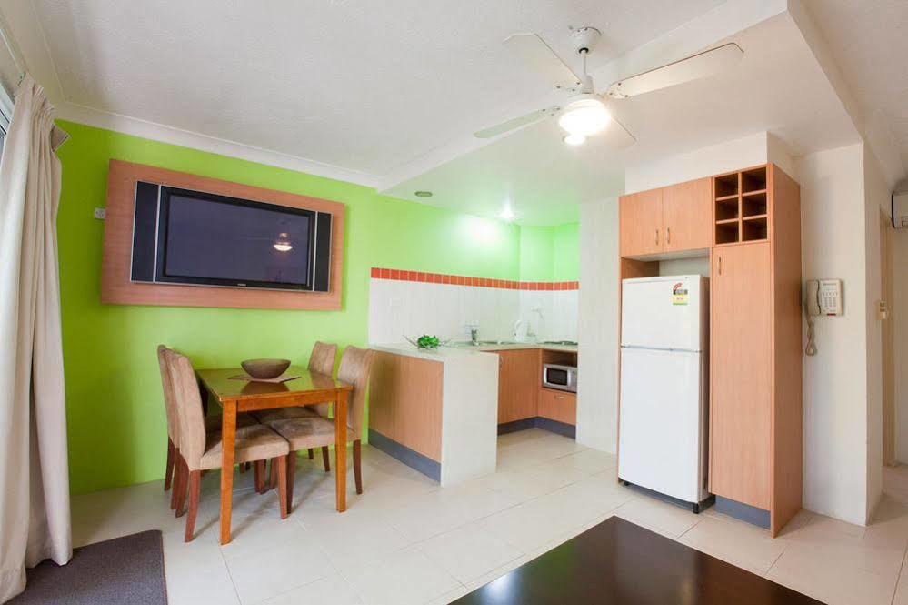 Bay Of Palms Hotel Gold Coast
