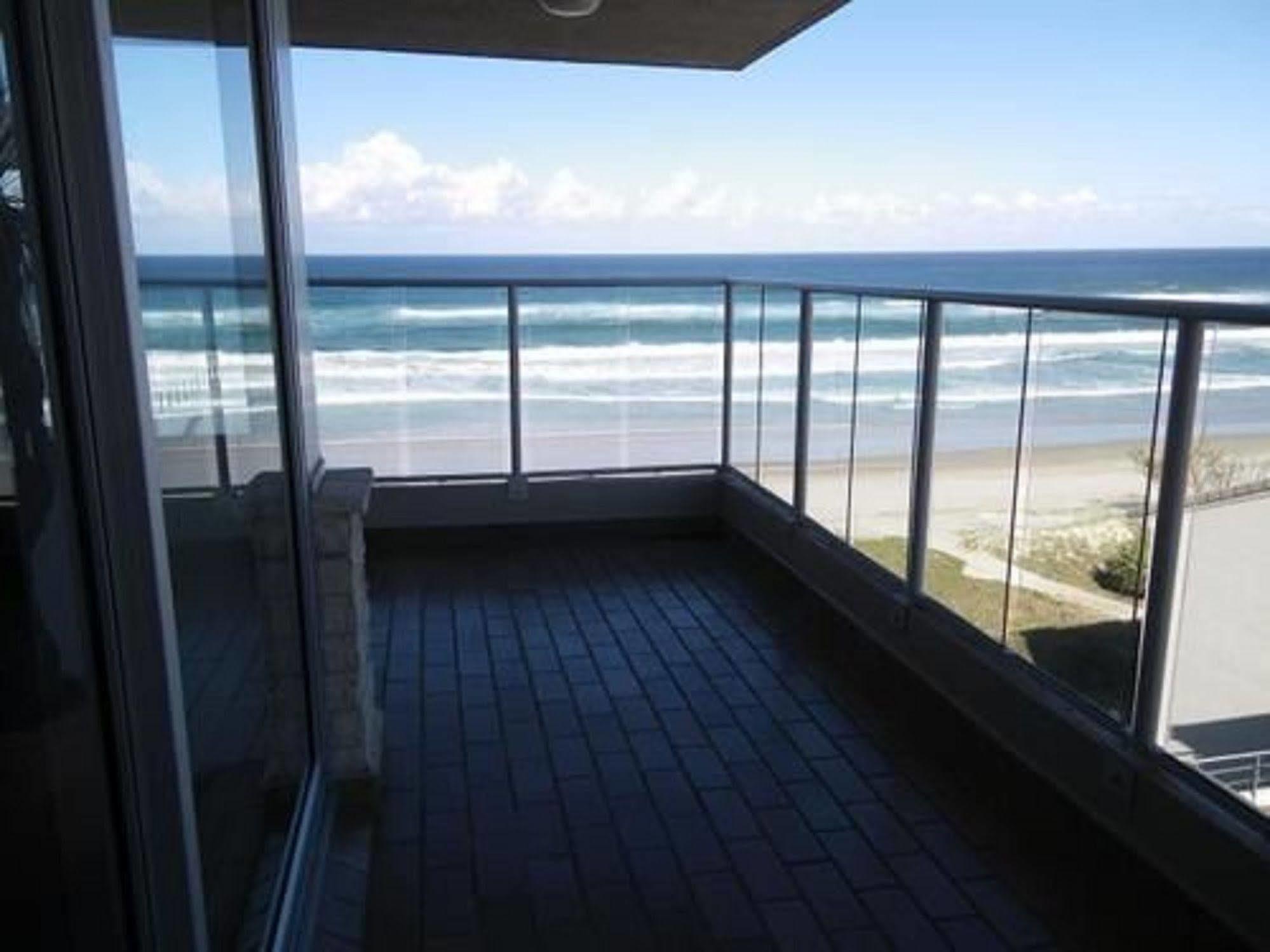Aparthotel Pacific Surf Absolute Beachfront Gold Coast