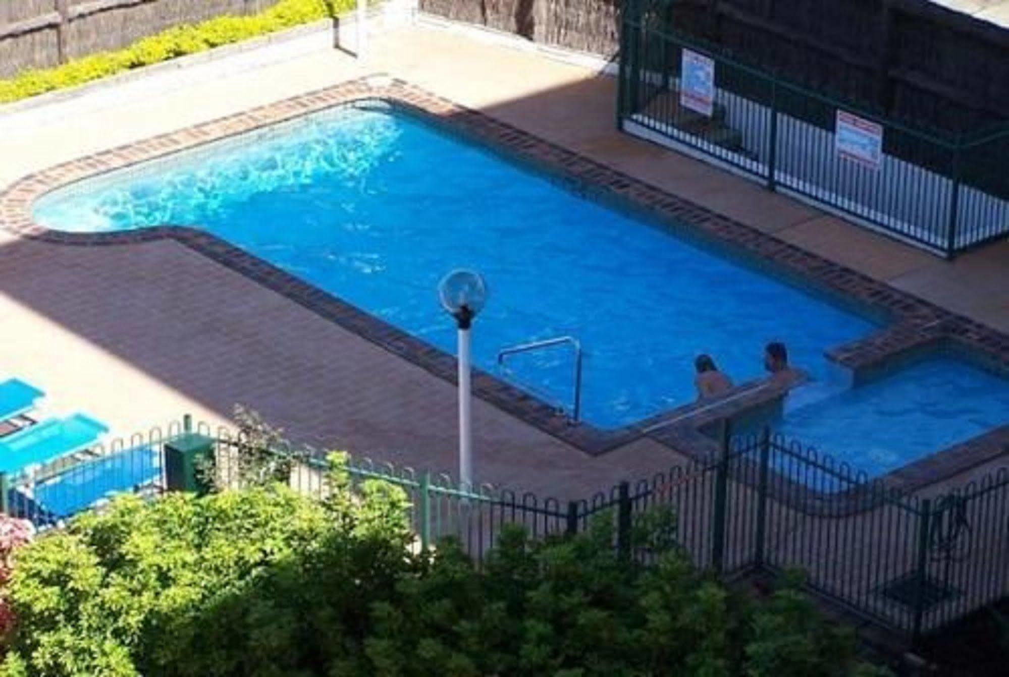 Pacific Surf Absolute Beachfront Aparthotel 3*
