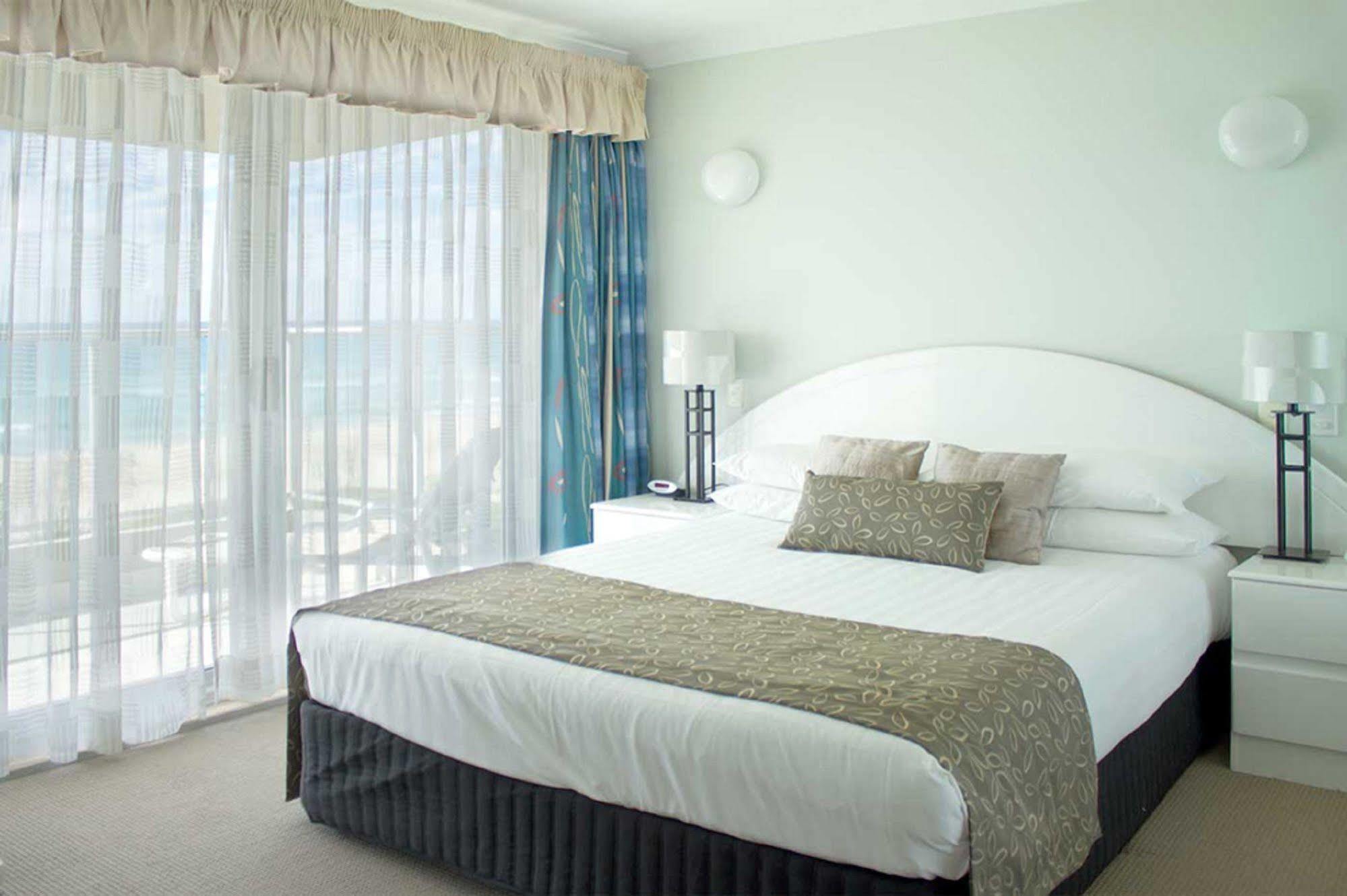 Aparthotel Pacific Surf Absolute Beachfront Gold Coast