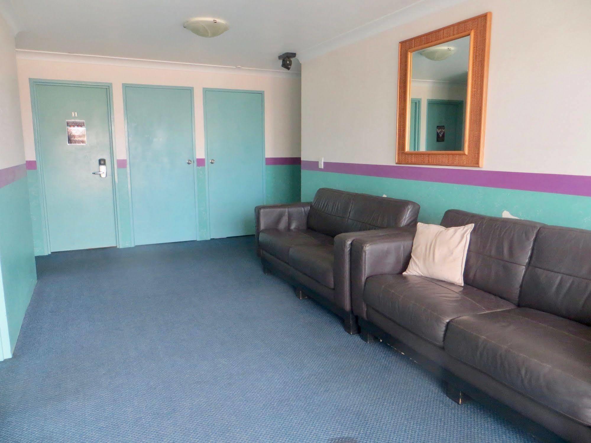 Aquarius Hostel *
