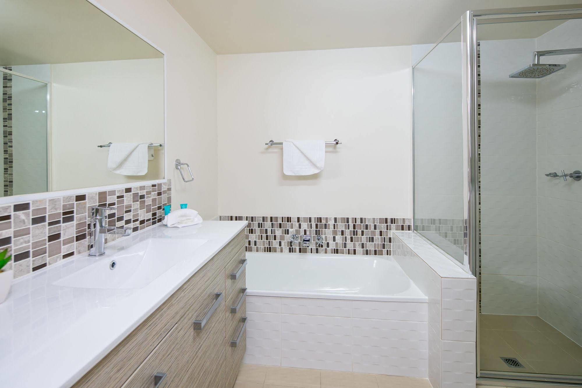 Bay 3* Gold Coast