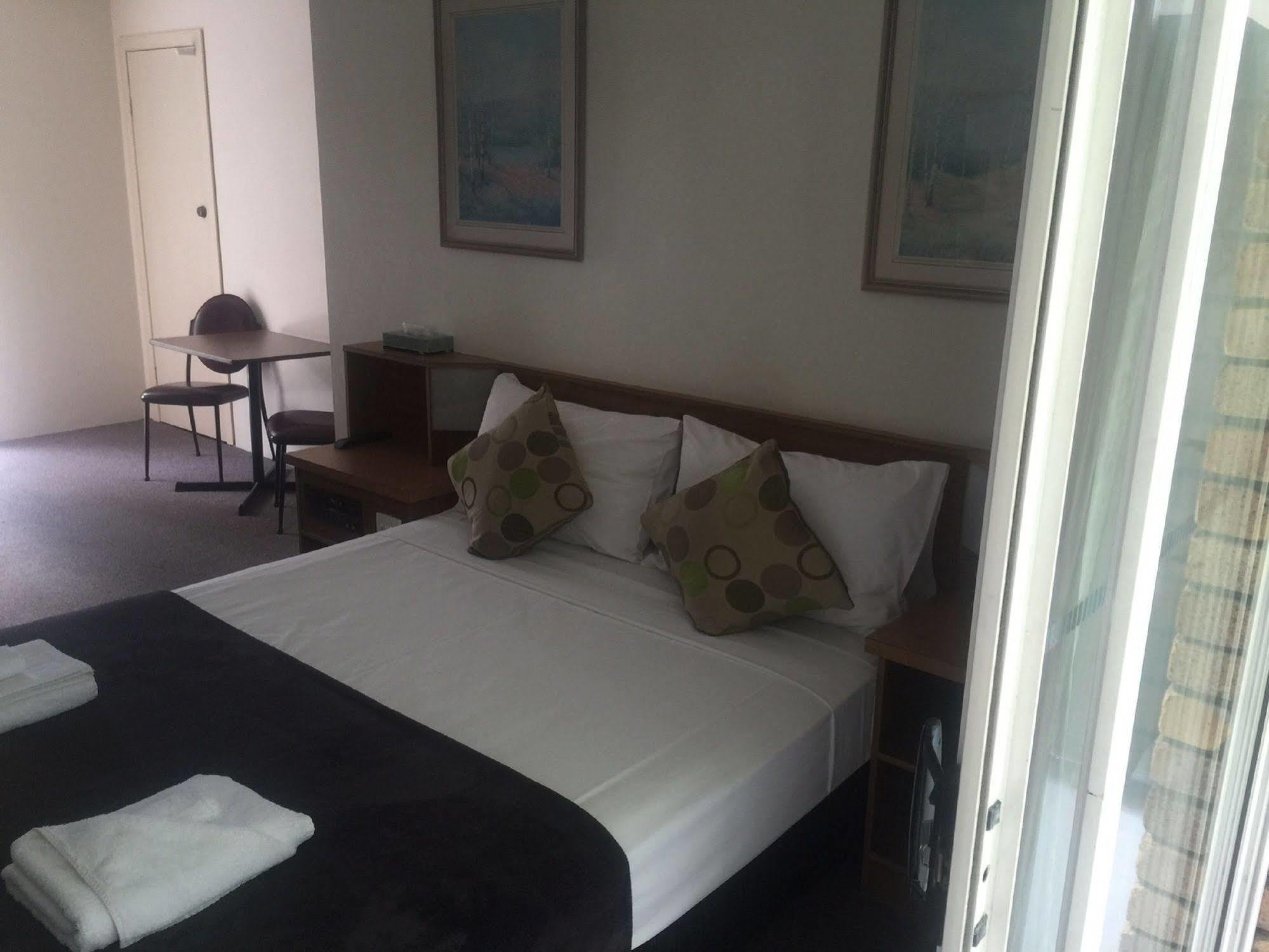Coomera Motor Motel 3*
