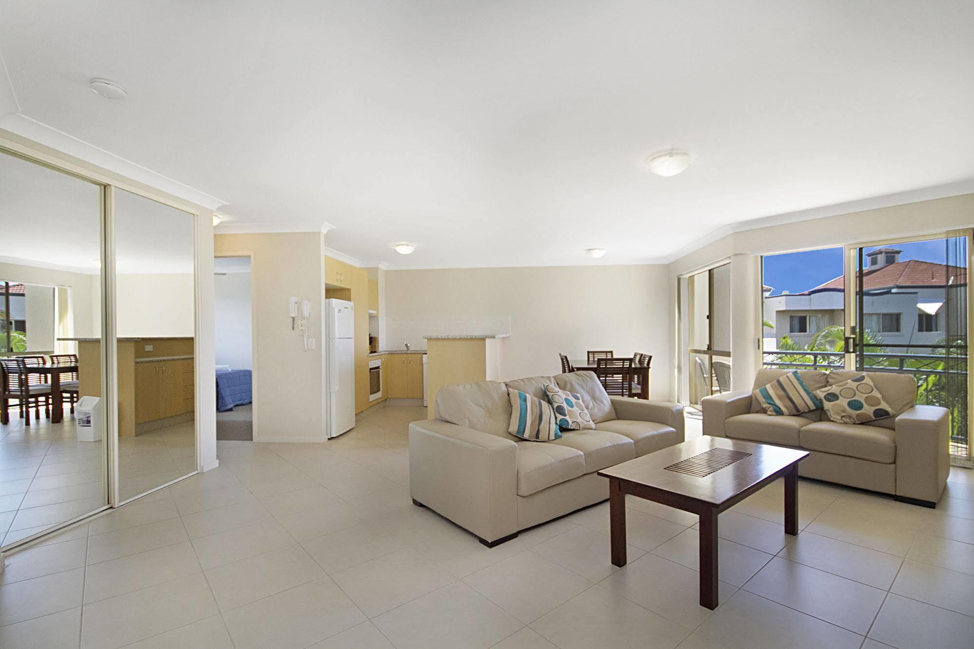 Golden Riviera Absolute Beachfront 4* Gold Coast