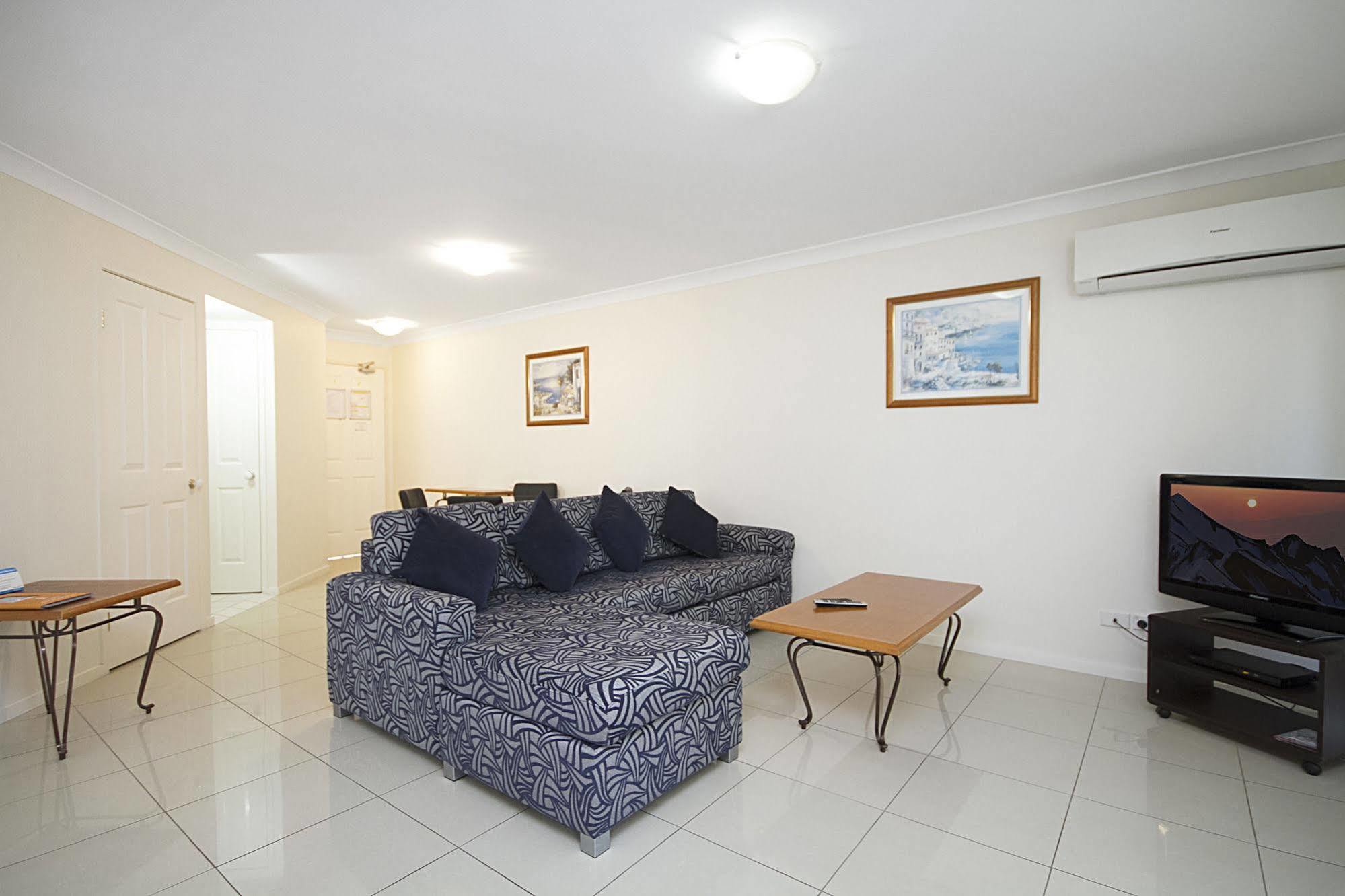 Golden Riviera Absolute Beachfront Resort Gold Coast