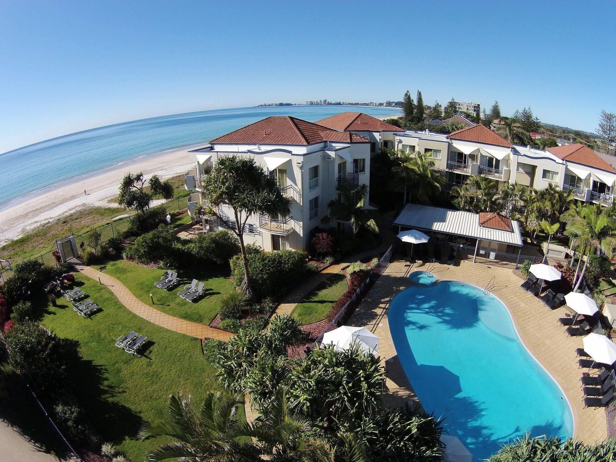 Golden Riviera Absolute Beachfront Resort 4*
