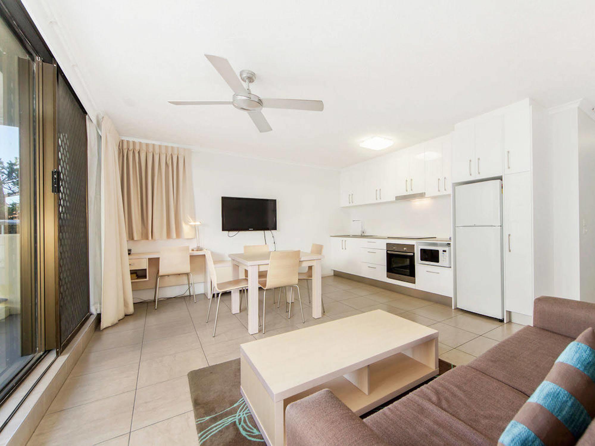 Broadbeach Travel Aparthotel