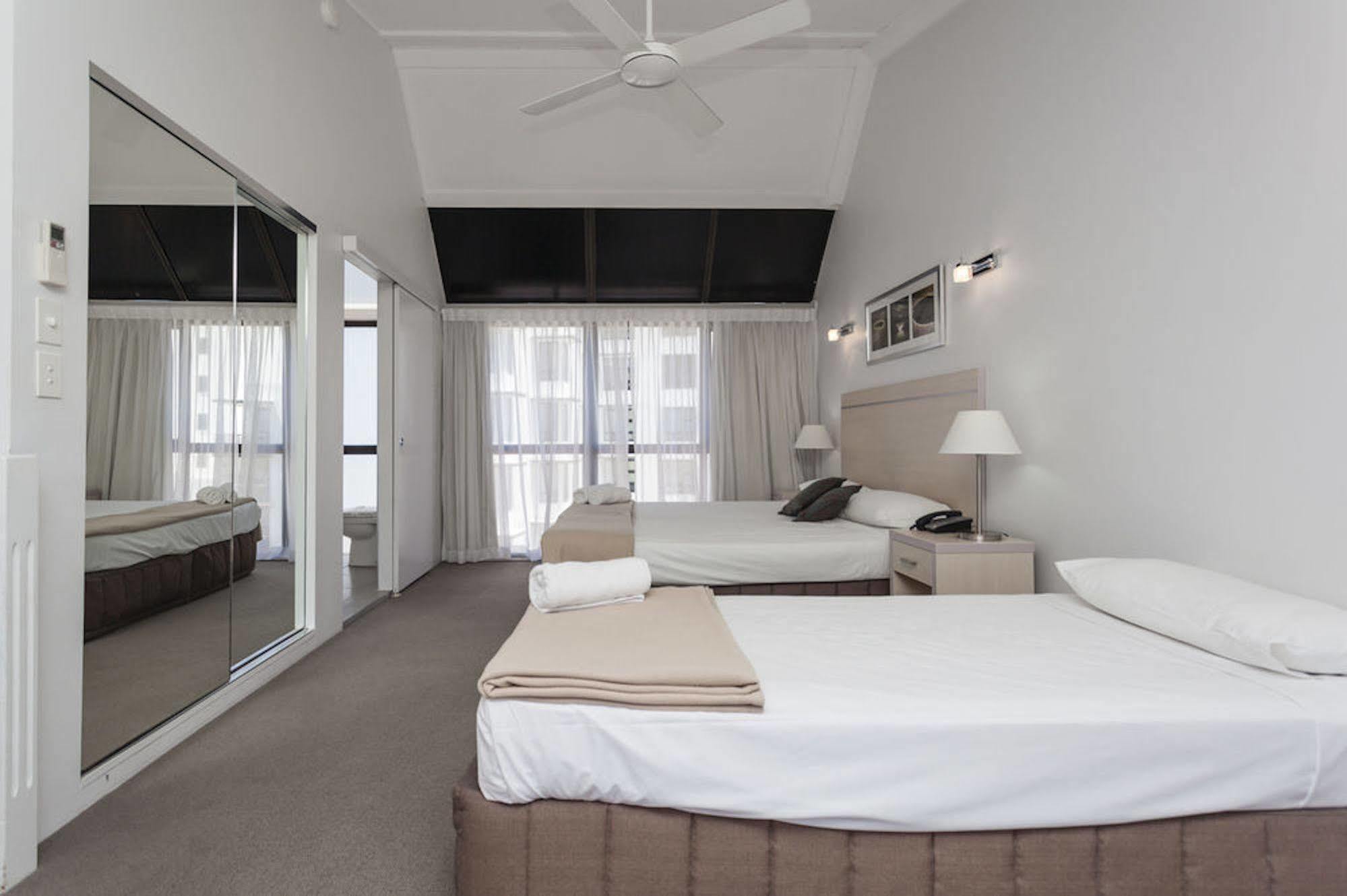 Broadbeach Travel Aparthotel Gold Coast
