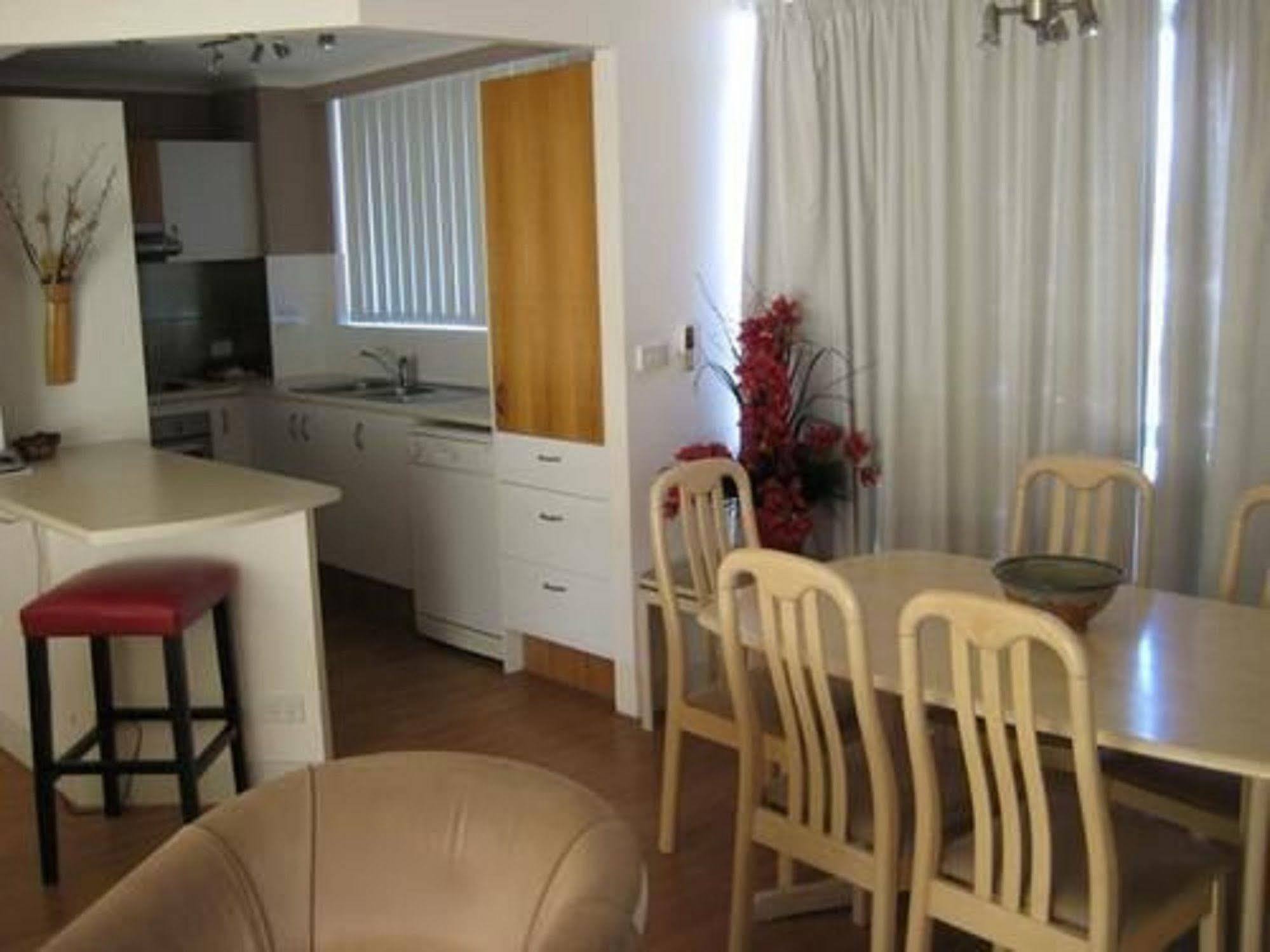 Aparthotel Foreshore Beachfront 3*