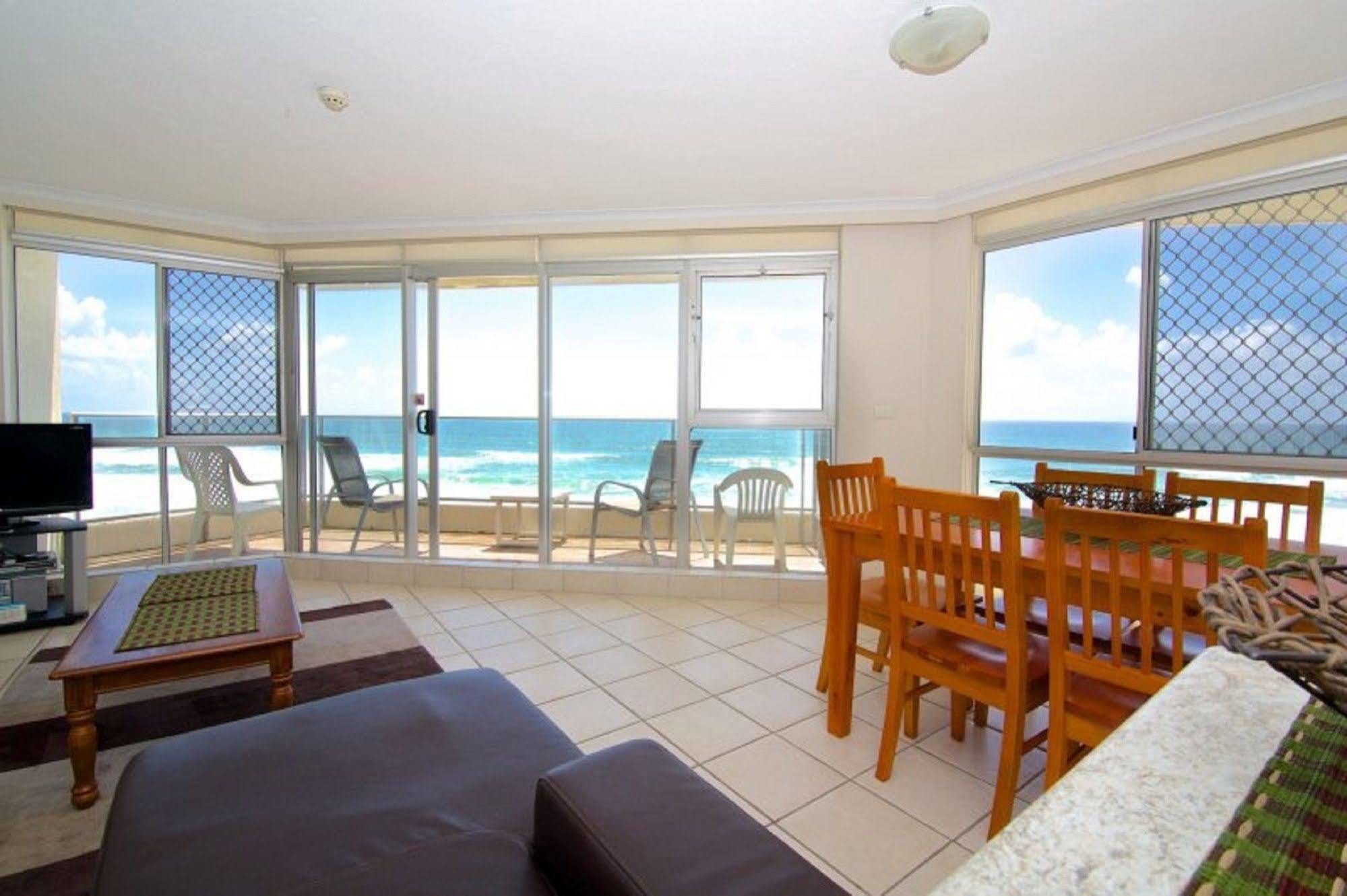 Foreshore Beachfront Aparthotel 3*