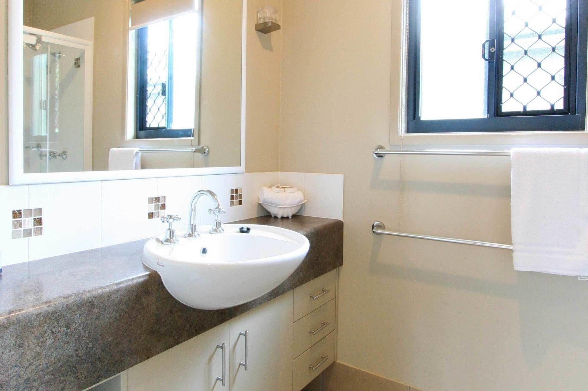 Burleigh Tourist Park Hotel