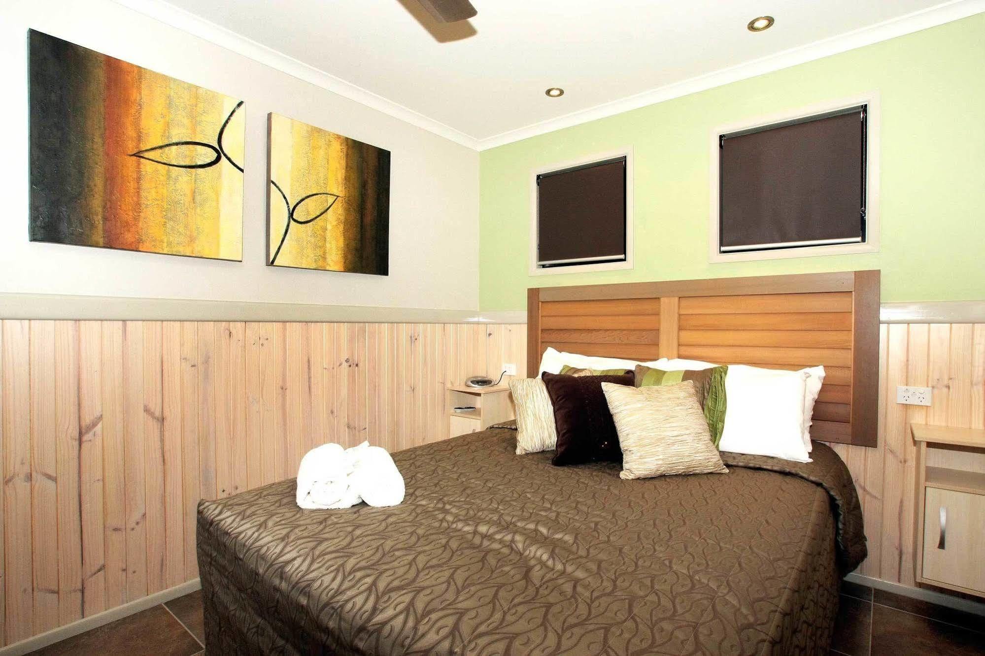 Burleigh Tourist Park Hotel 2*