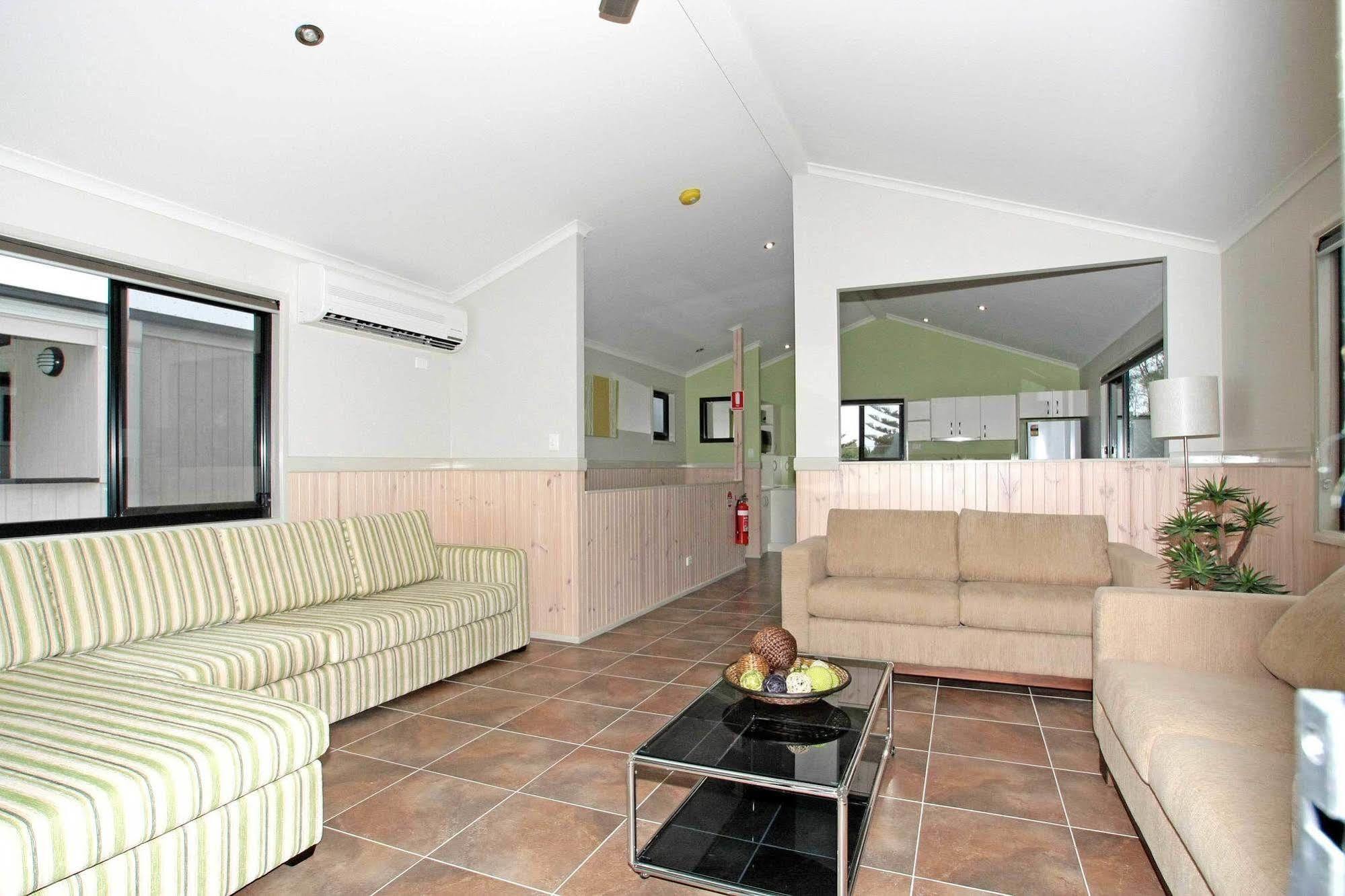 Burleigh Tourist Park Hotel