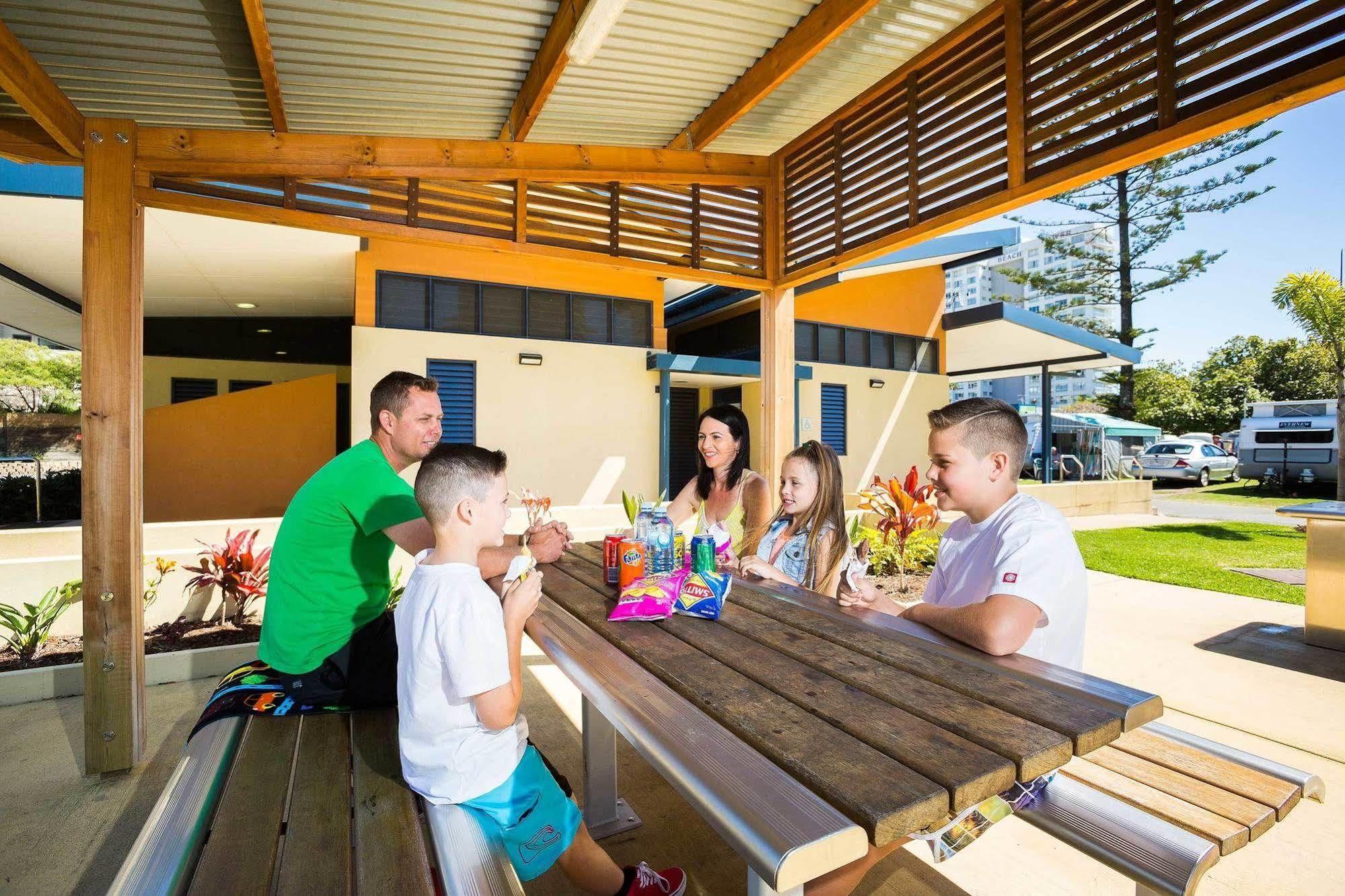 Hotel Burleigh Tourist Park