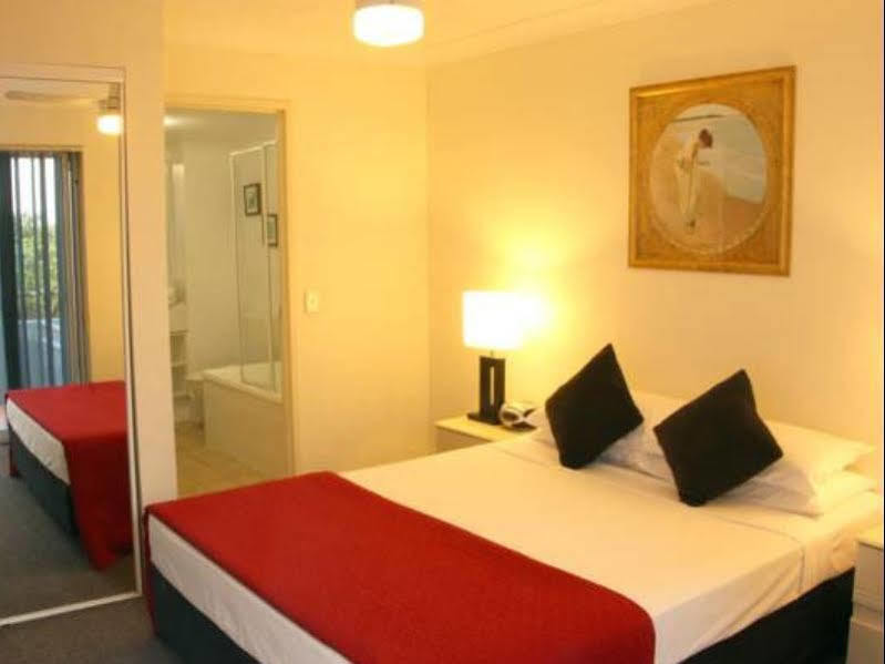 Santana Surfers Paradise