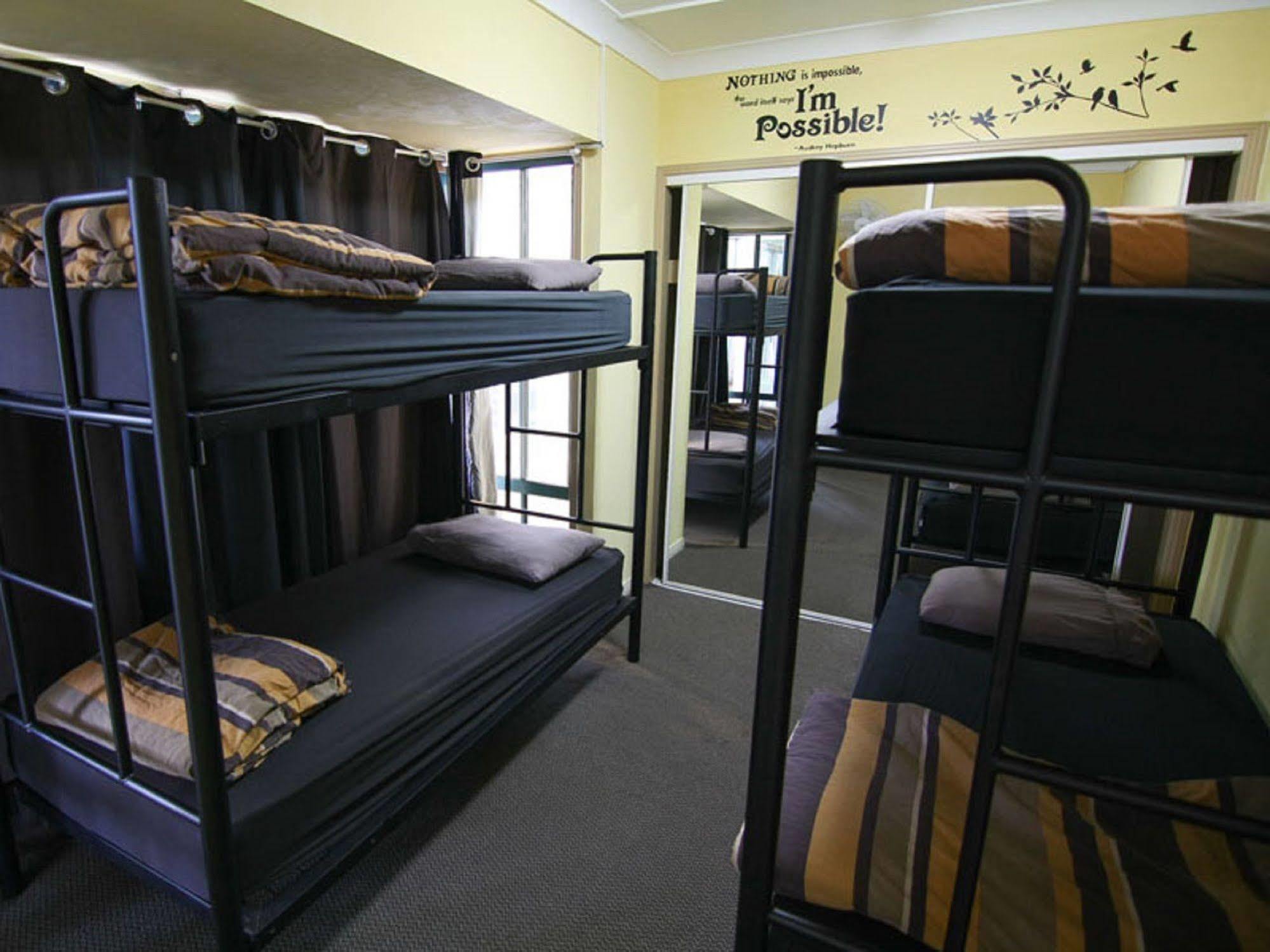 Sleeping Backpackers Hostel *