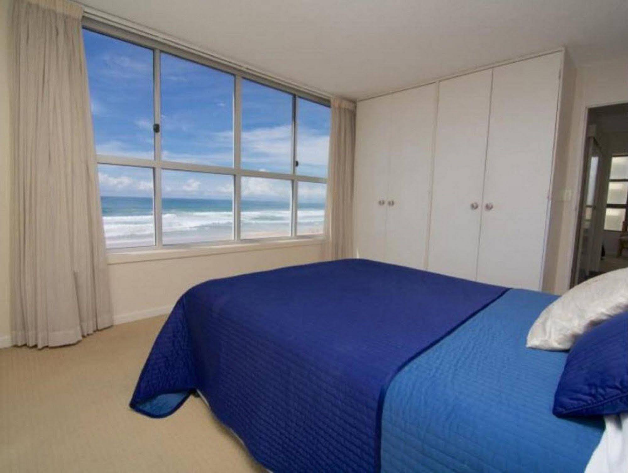 President - Absolute Beachfront 3* Gold Coast