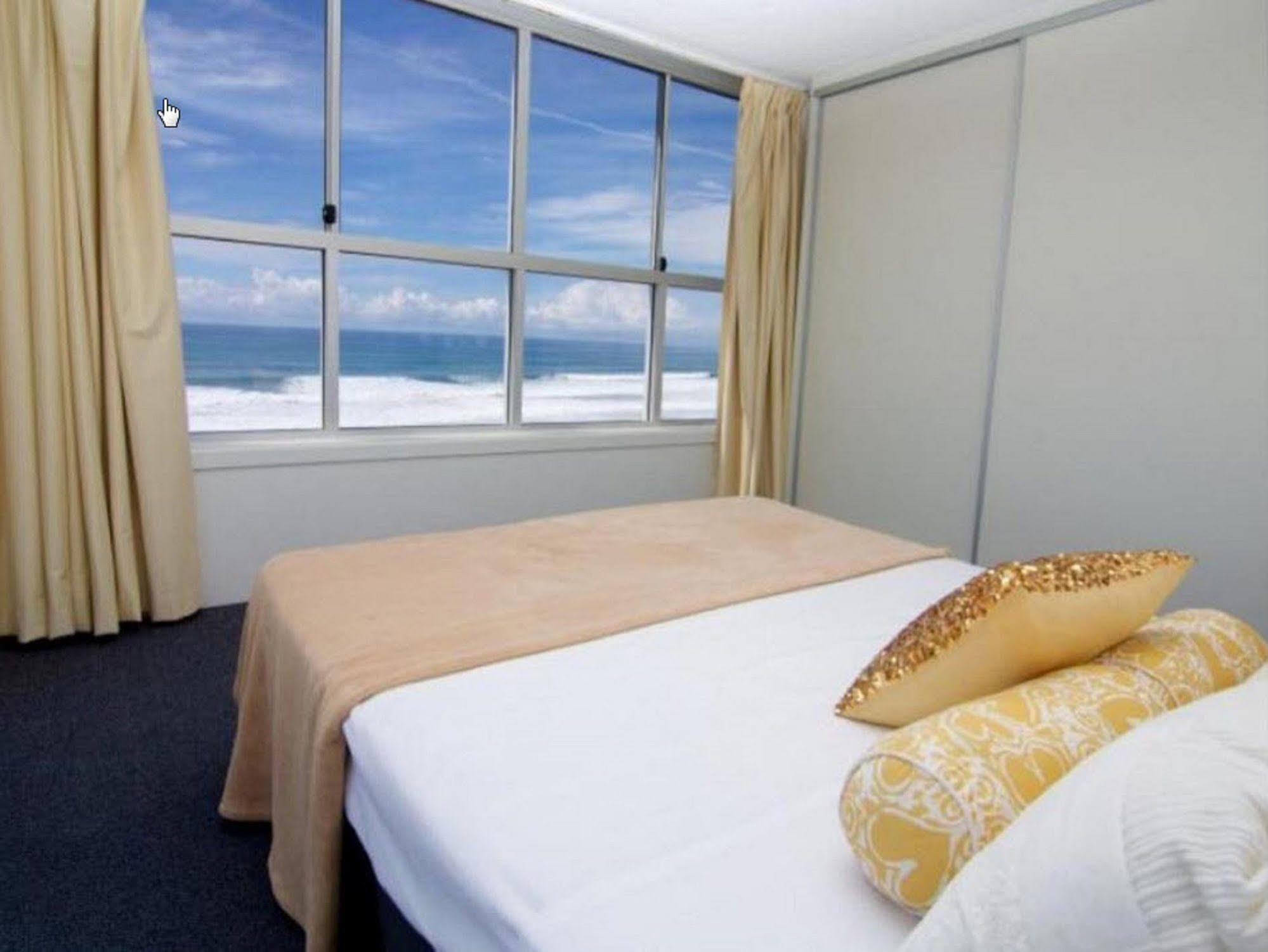 Aparthotel President - Absolute Beachfront