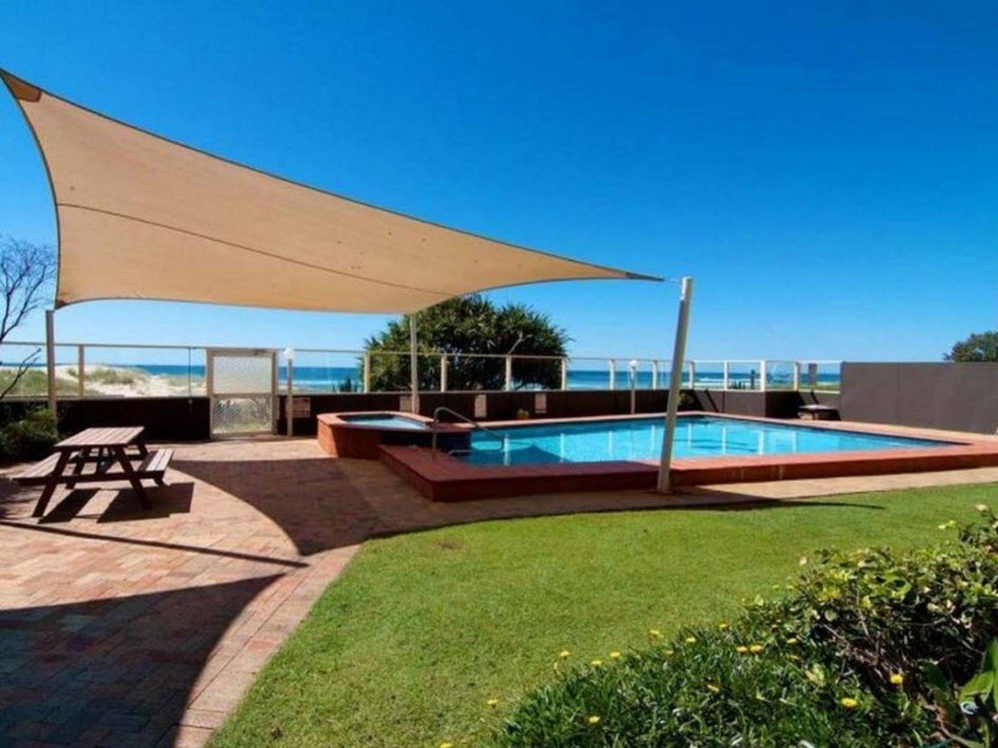 Aparthotel President - Absolute Beachfront