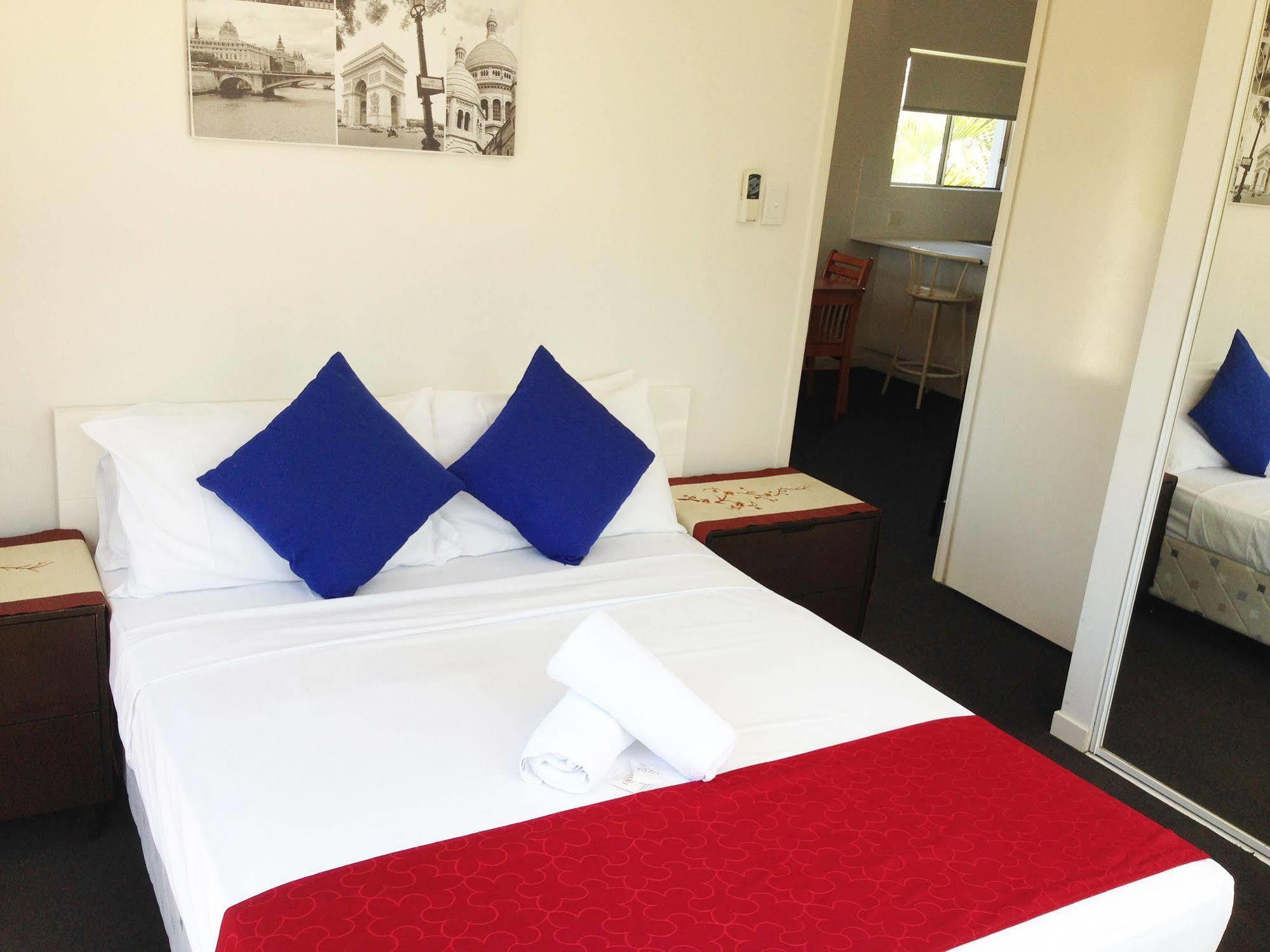 Surfers Riverside 3*