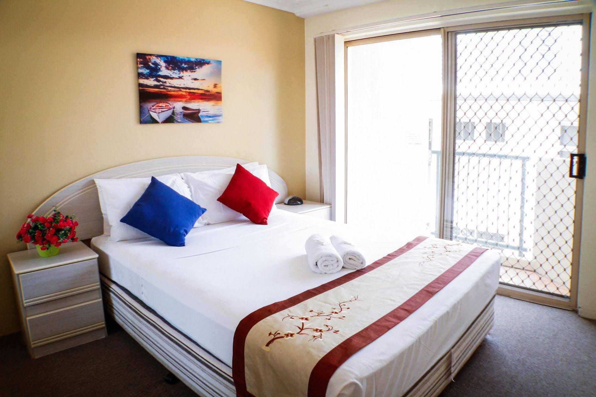 Aparthotel Surfers Riverside 3*