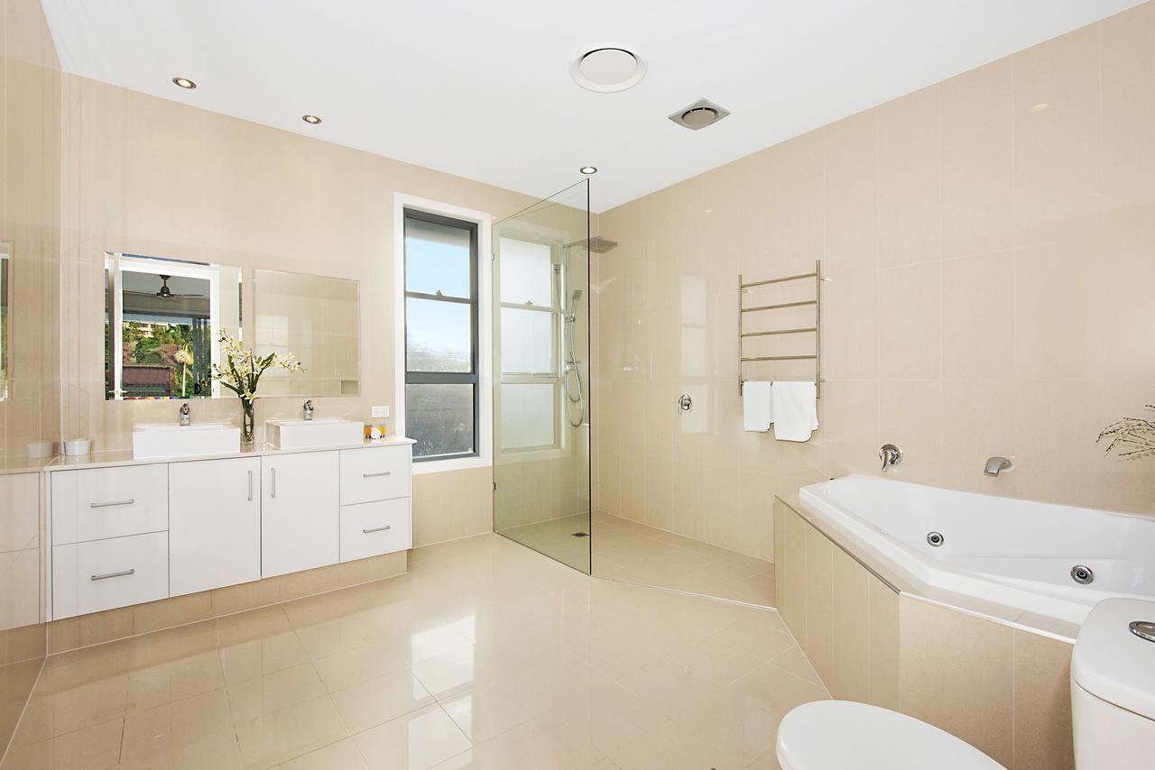 Deluxe On Water Holiday home *