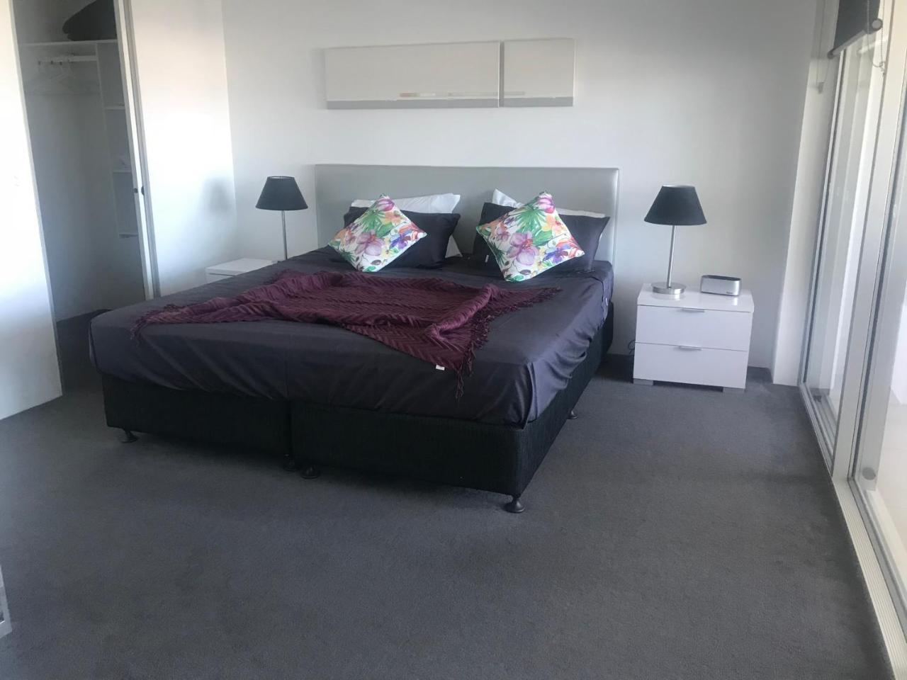 Private At Surfers Paradise *