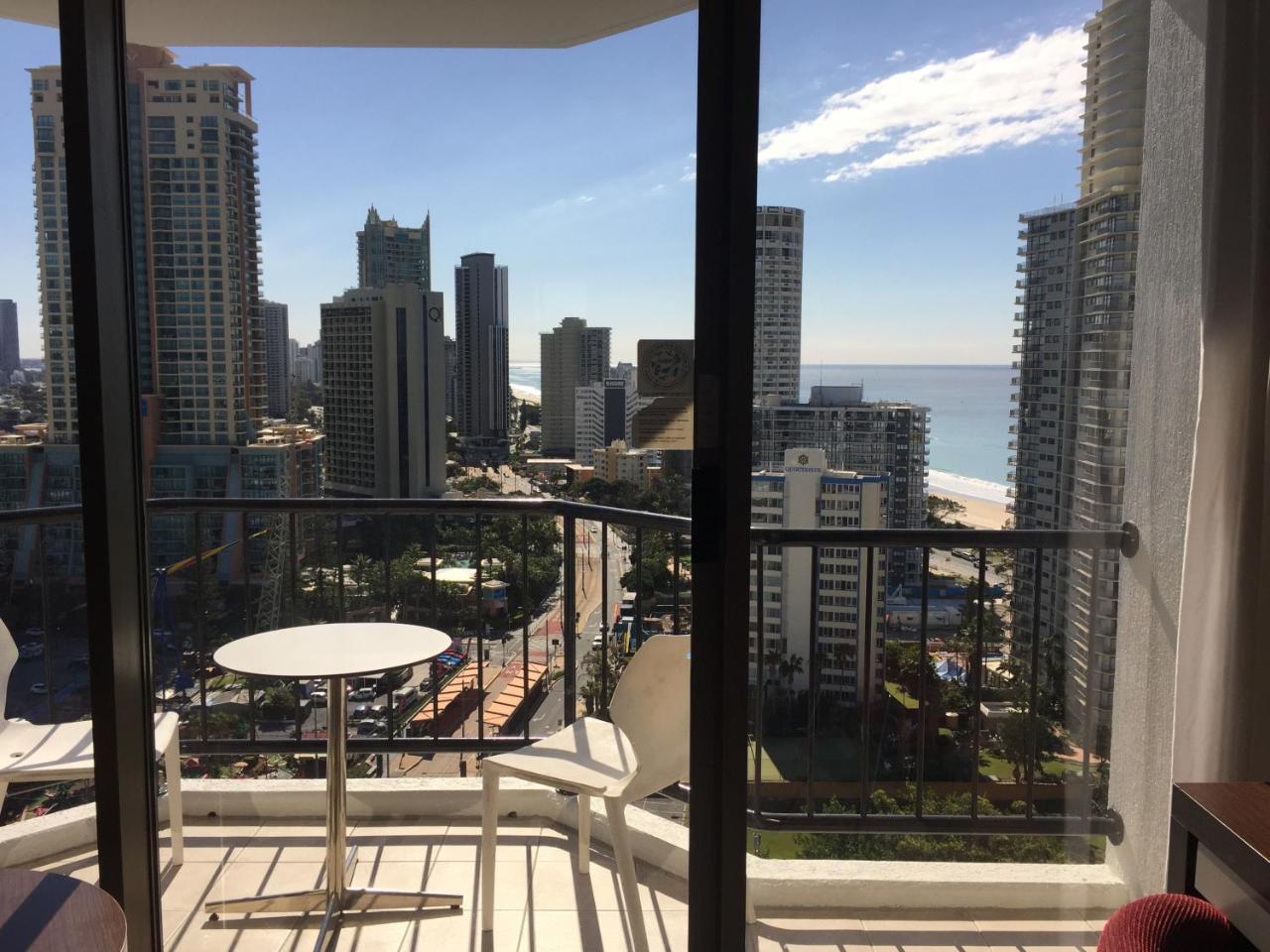 High Floor Ocean View At Surfers Paradise - Apartment