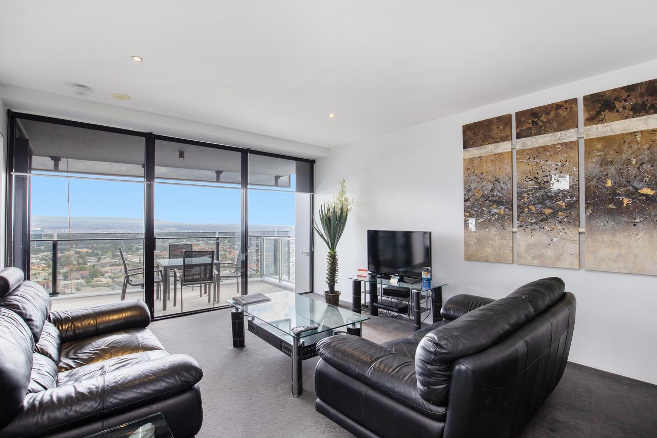 Circle On Cavill, And Sub Penthouses - We Accommodate *