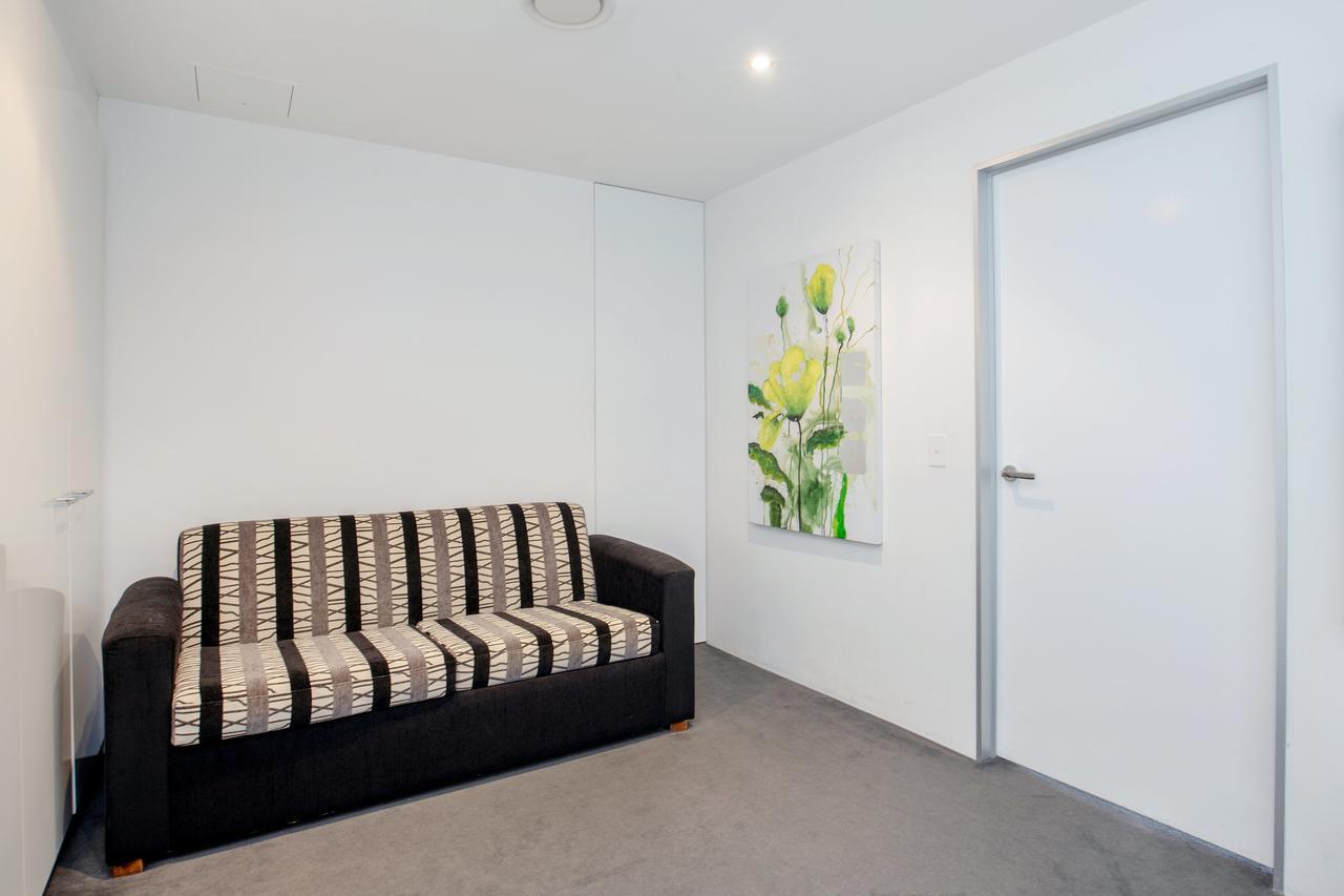 Circle On Cavill, And Sub Penthouses - We Accommodate Apartamento