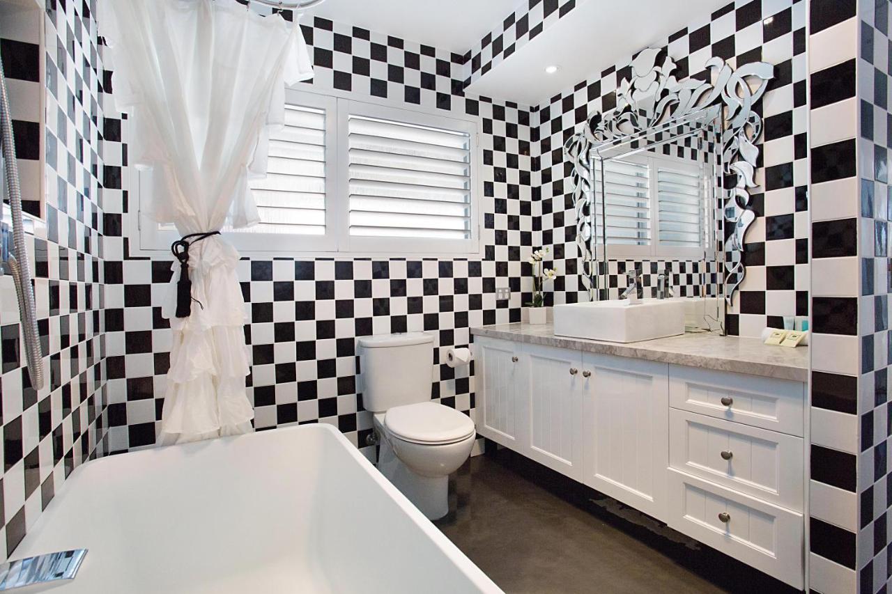 Coastal Elegance * Gold Coast
