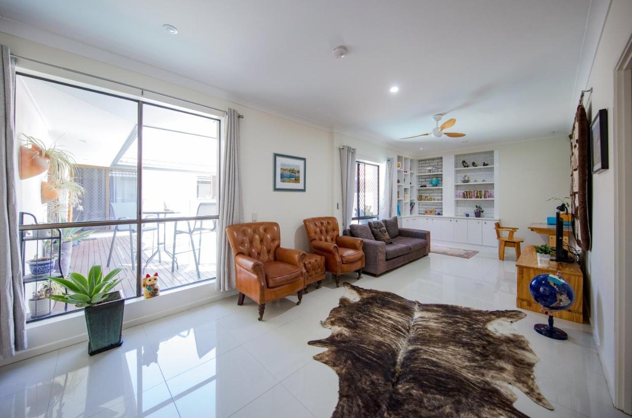 Mermaid Waters Duplex House *