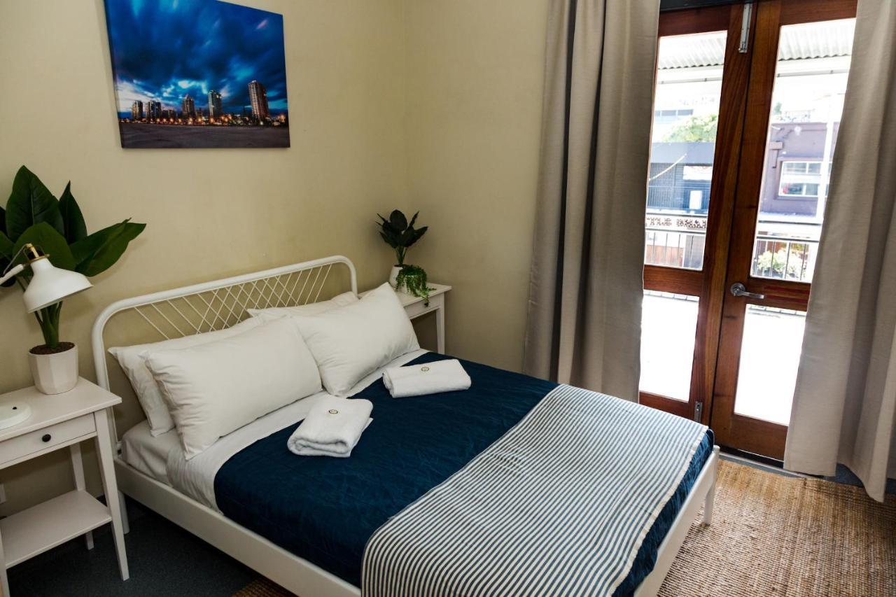 Hostel Coolangatta Sands Hotel