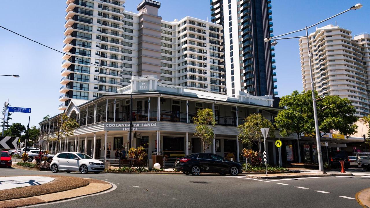 Coolangatta Sands Hotel * Coolangatta