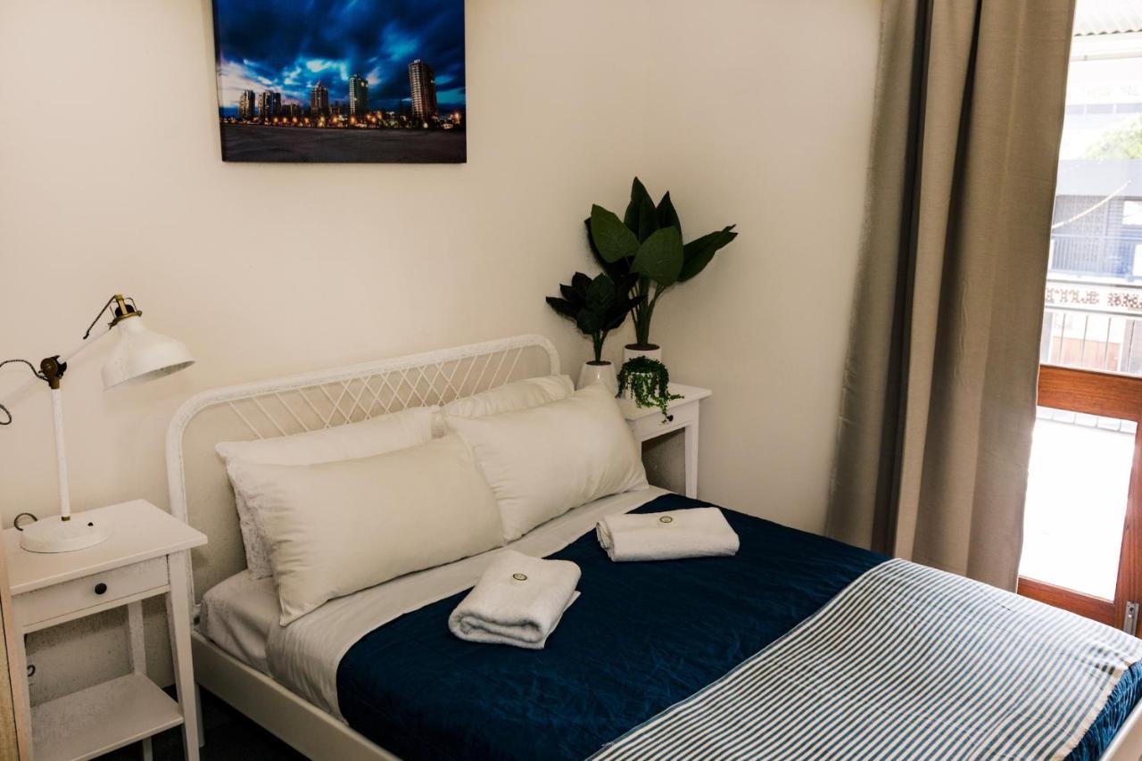 Hostel Coolangatta Sands Hotel *