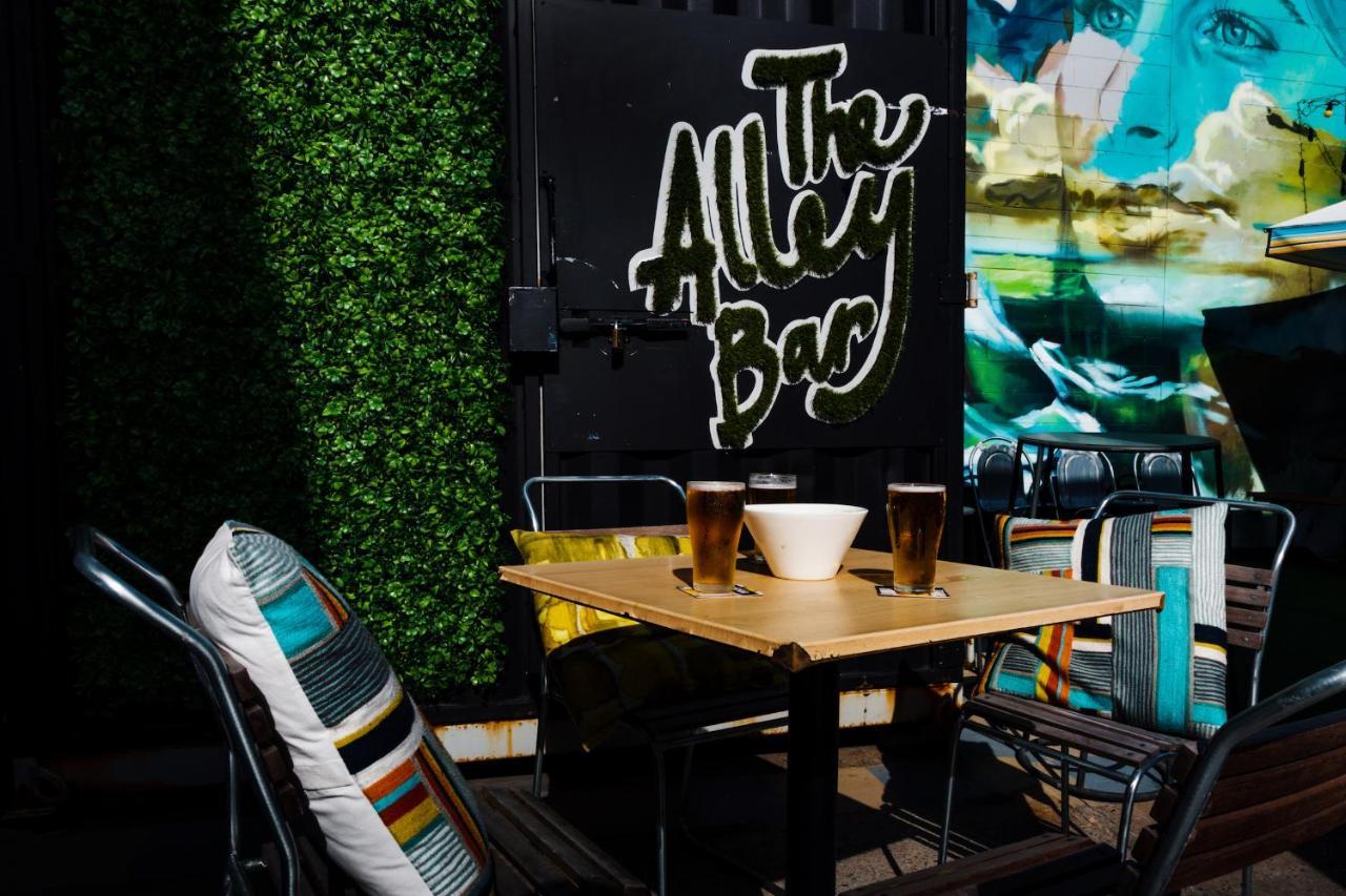 Hostel Coolangatta Sands Hotel